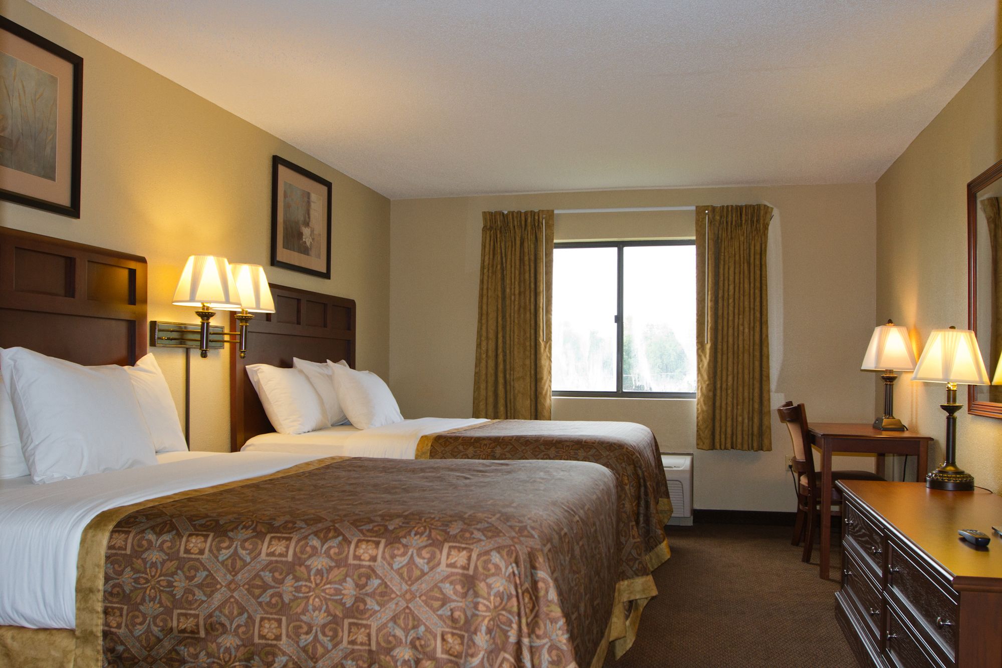 Greenlight Inn & Suites