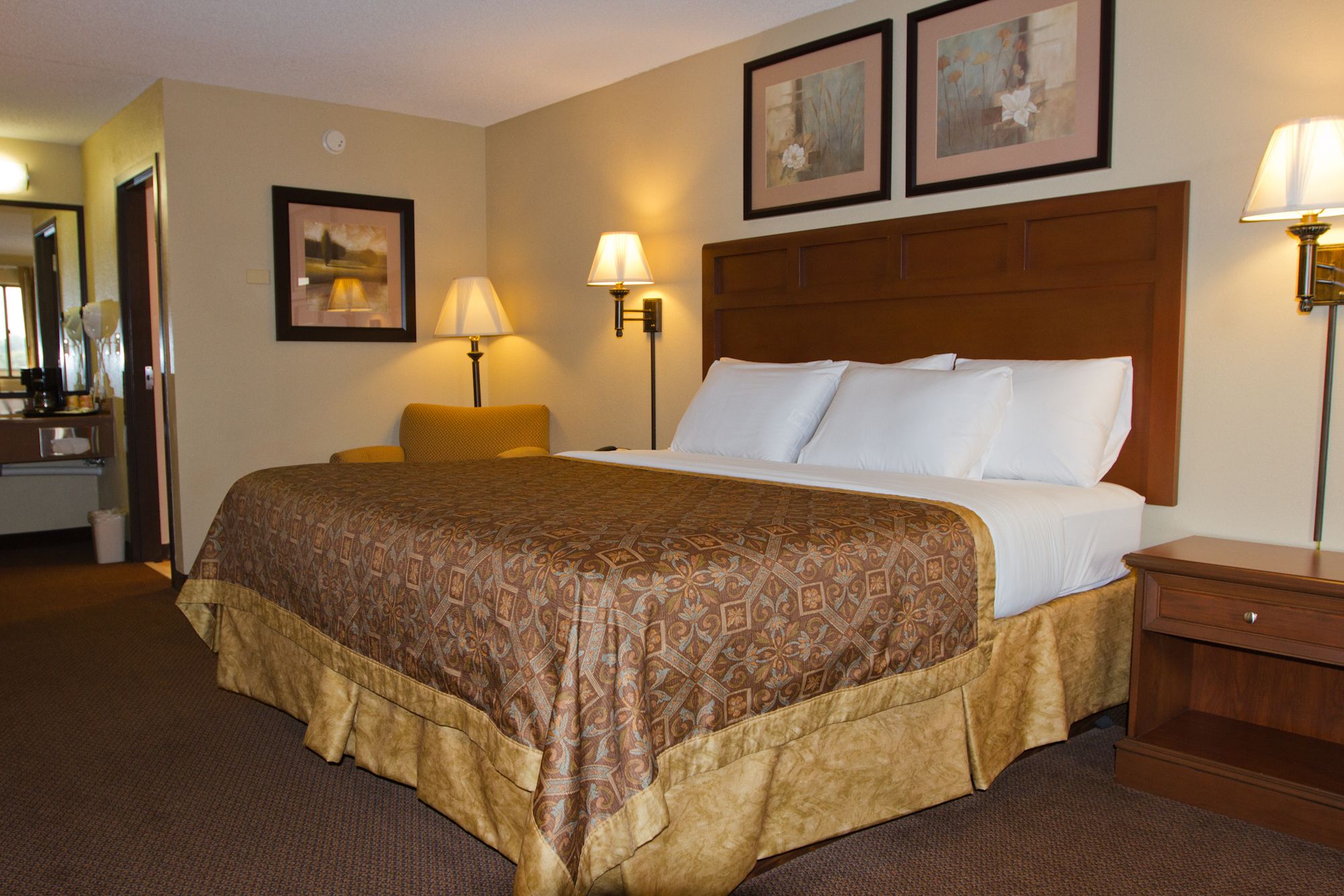 Greenlight Inn & Suites