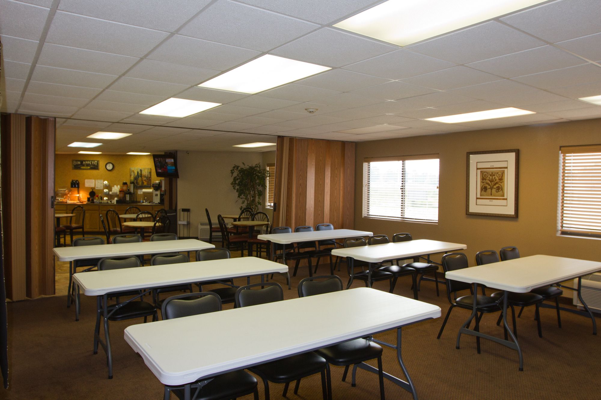 Greenlight Inn & Suites