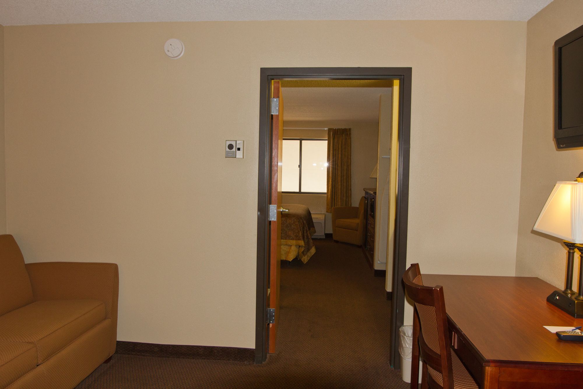 Greenlight Inn & Suites