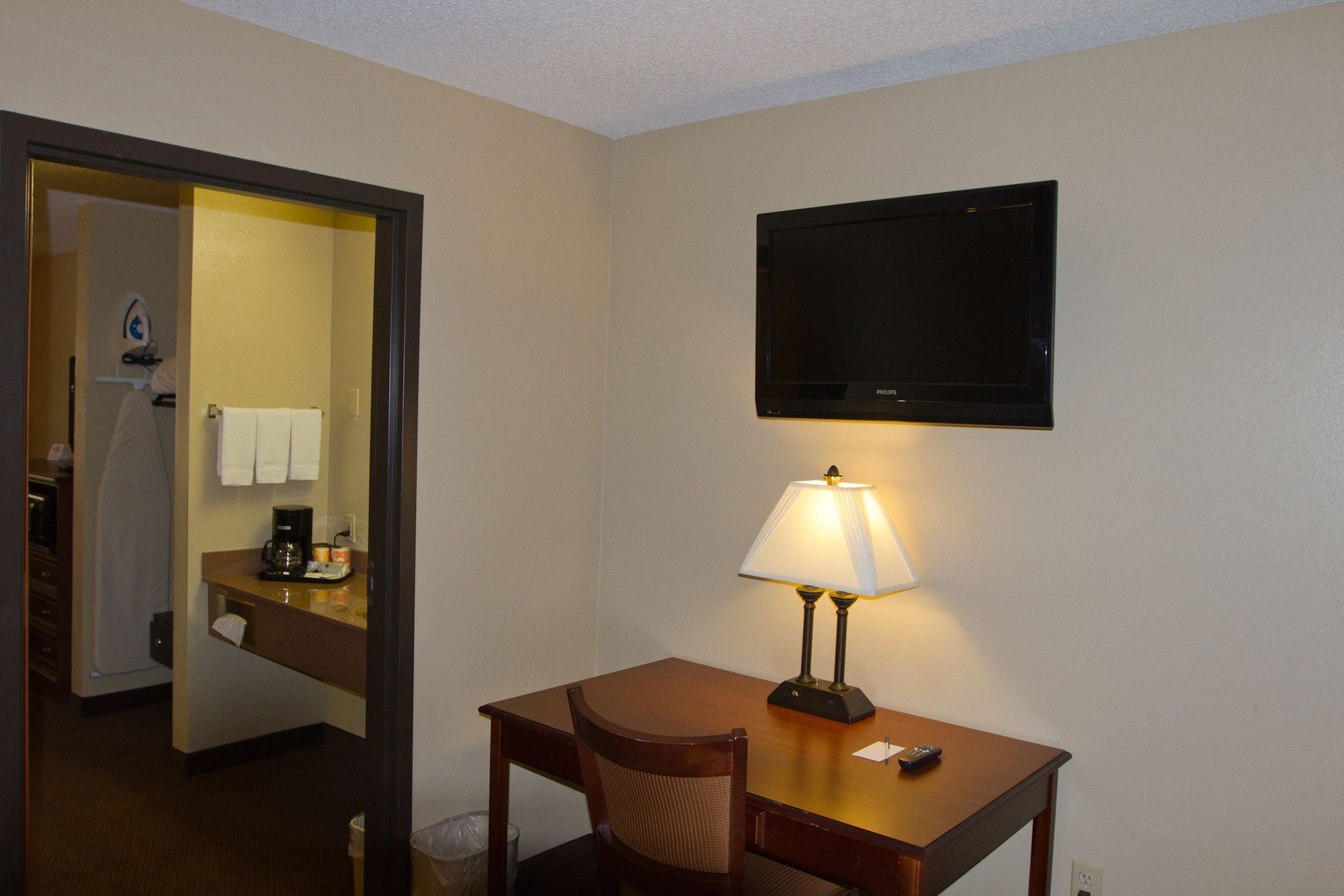 Greenlight Inn & Suites