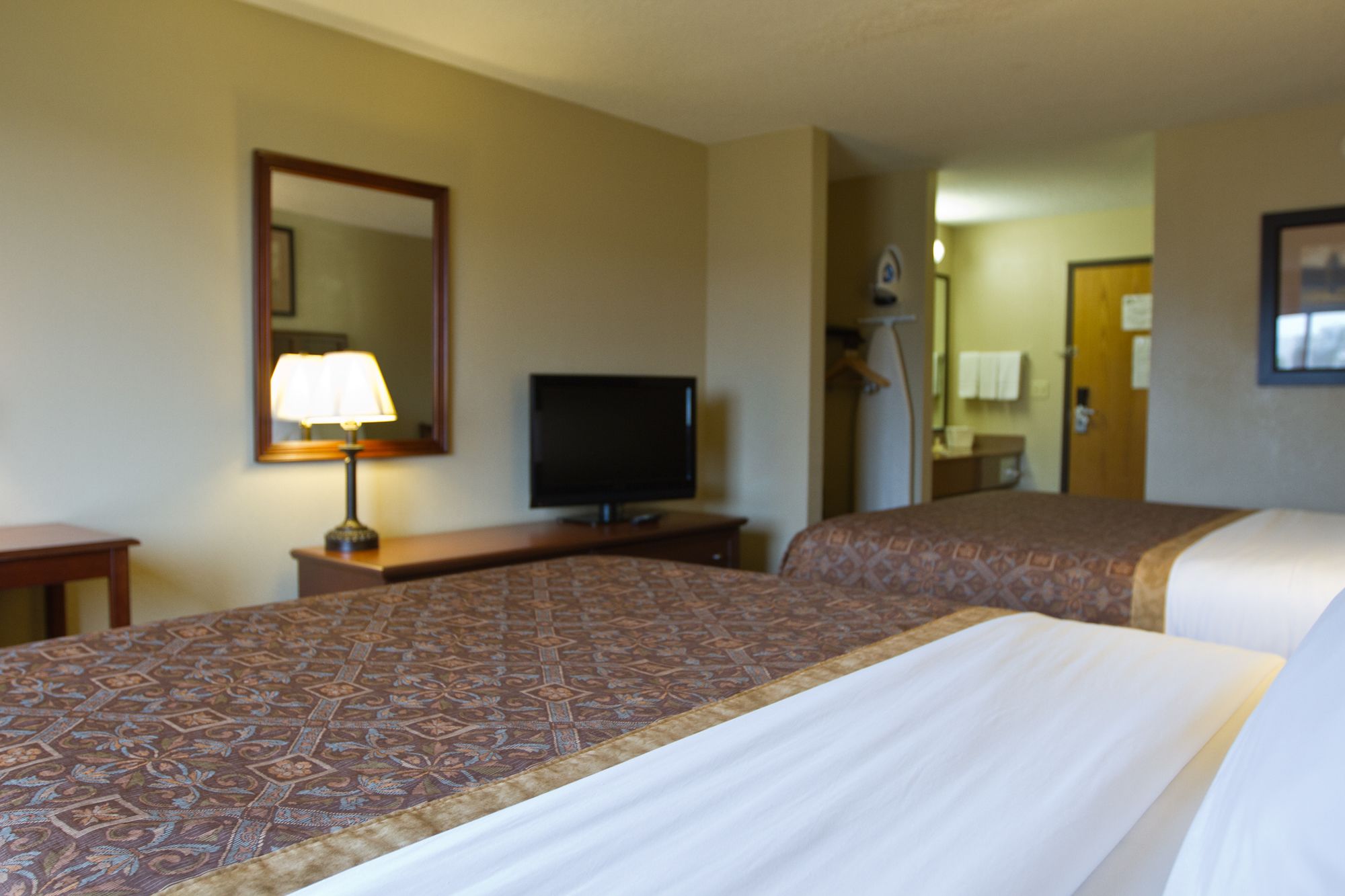 Greenlight Inn & Suites