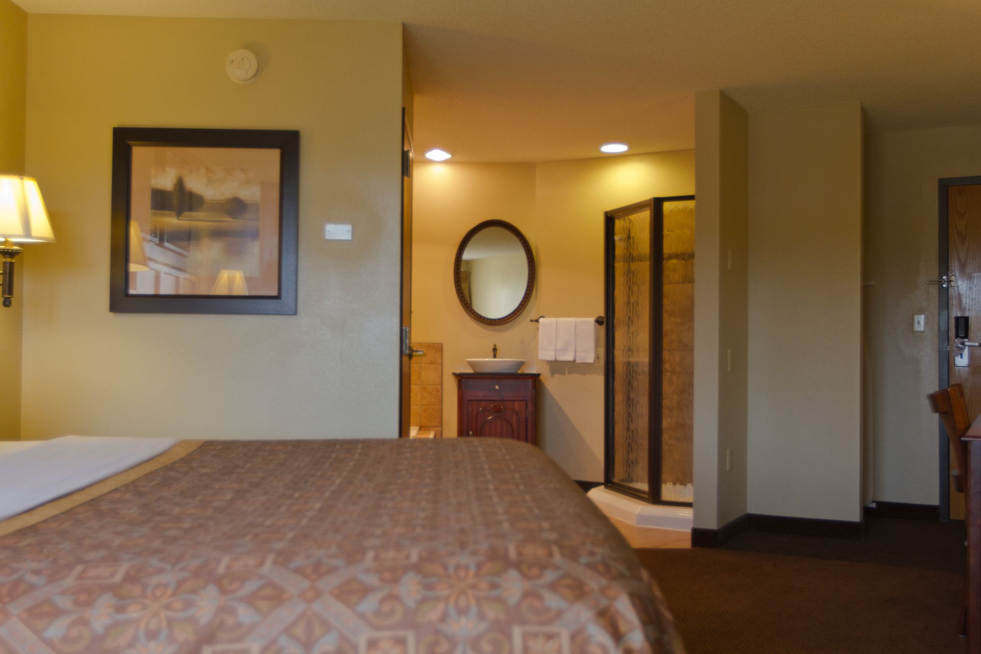 Greenlight Inn & Suites