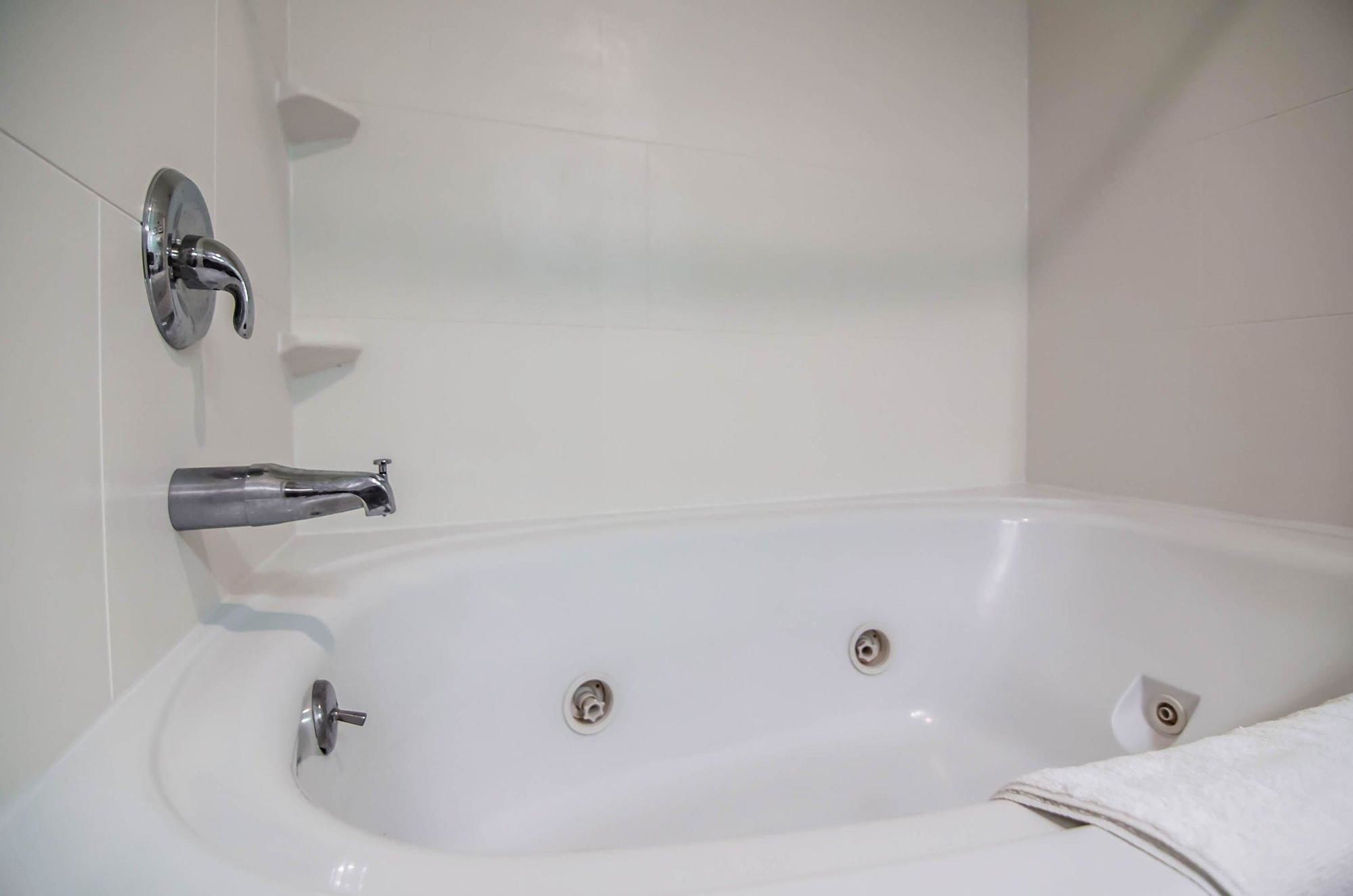 Quality Suites St. Joseph