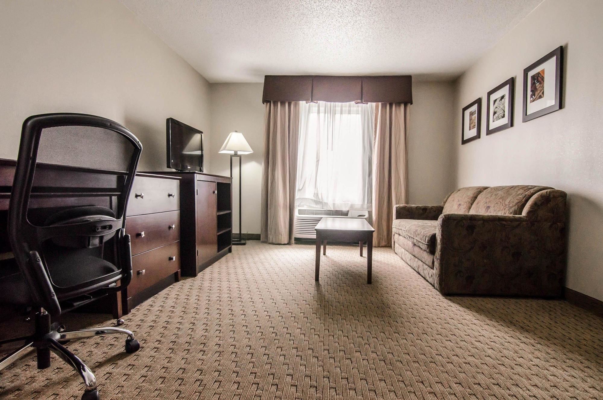 Quality Suites St. Joseph