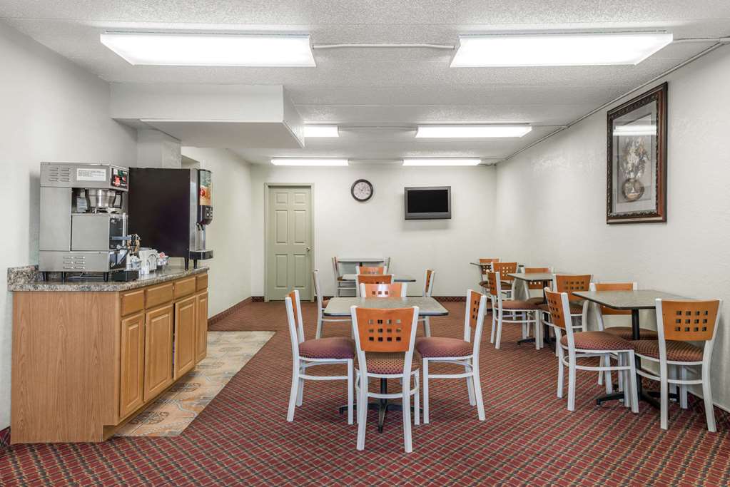 Days Inn & Suites by Wyndham Springfield on I-44