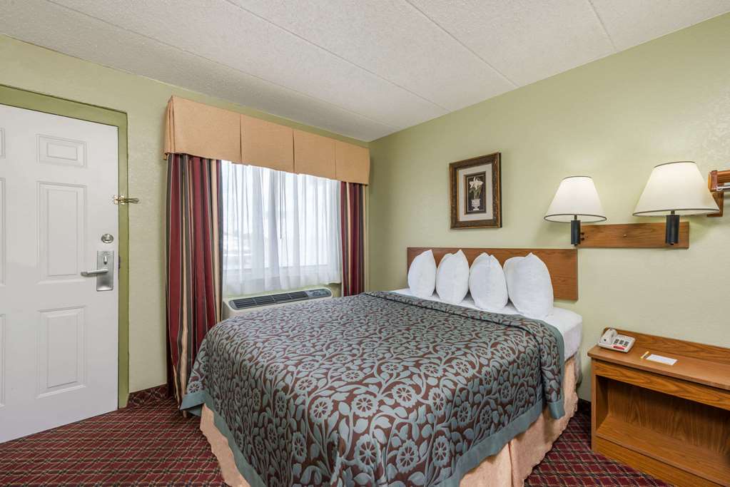 Days Inn & Suites by Wyndham Springfield on I-44