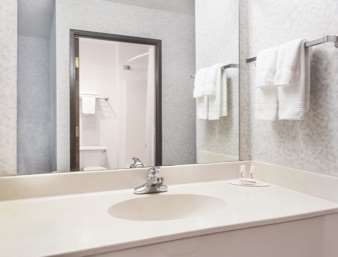 Days Inn by Wyndham Battlefield Rd/Hwy 65