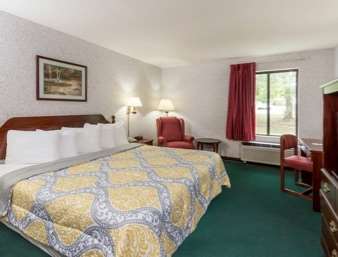 Days Inn by Wyndham Battlefield Rd/Hwy 65