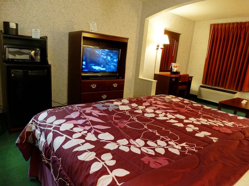 Days Inn by Wyndham Battlefield Rd/Hwy 65