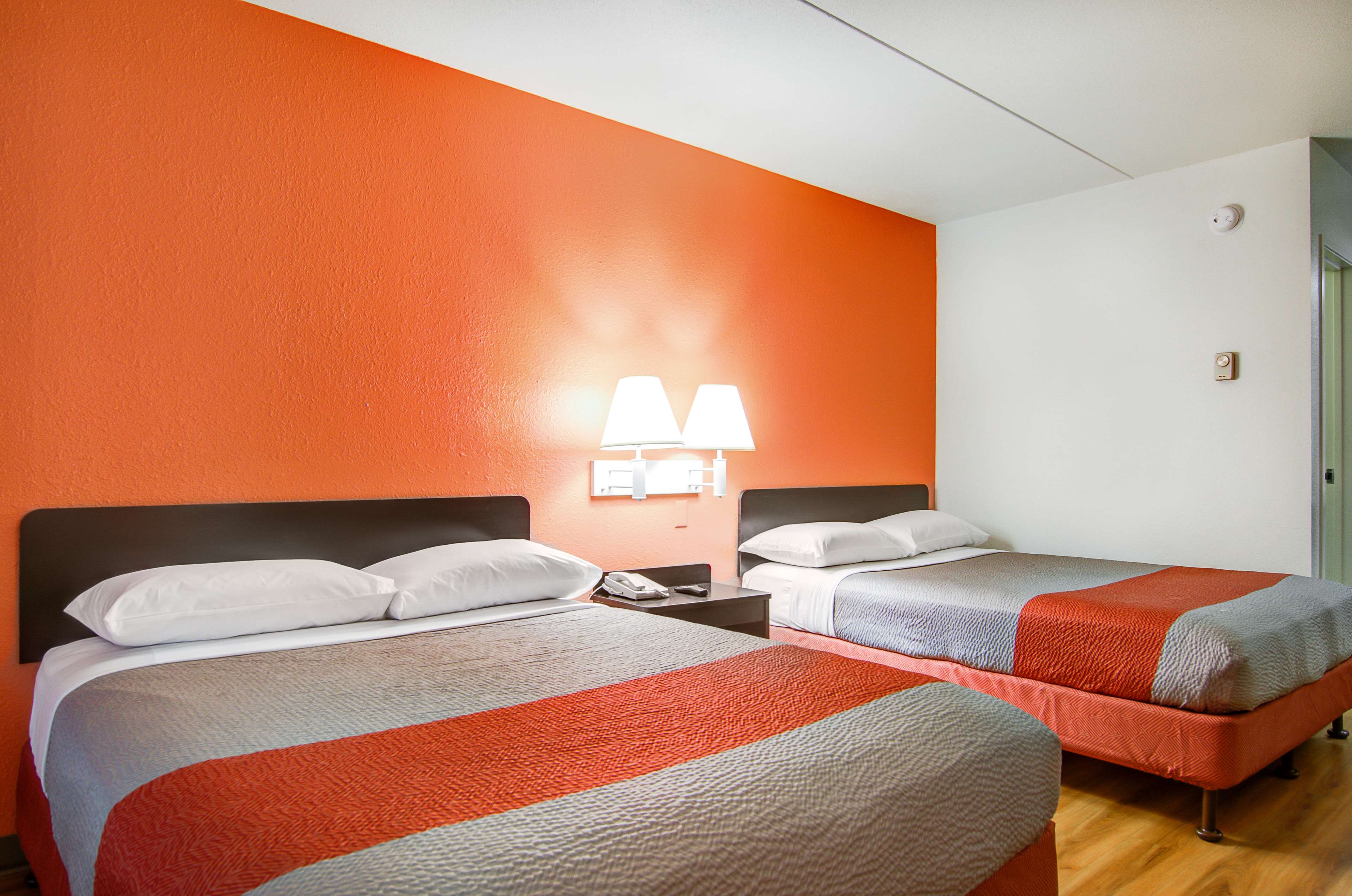 Motel 6 Springfield North