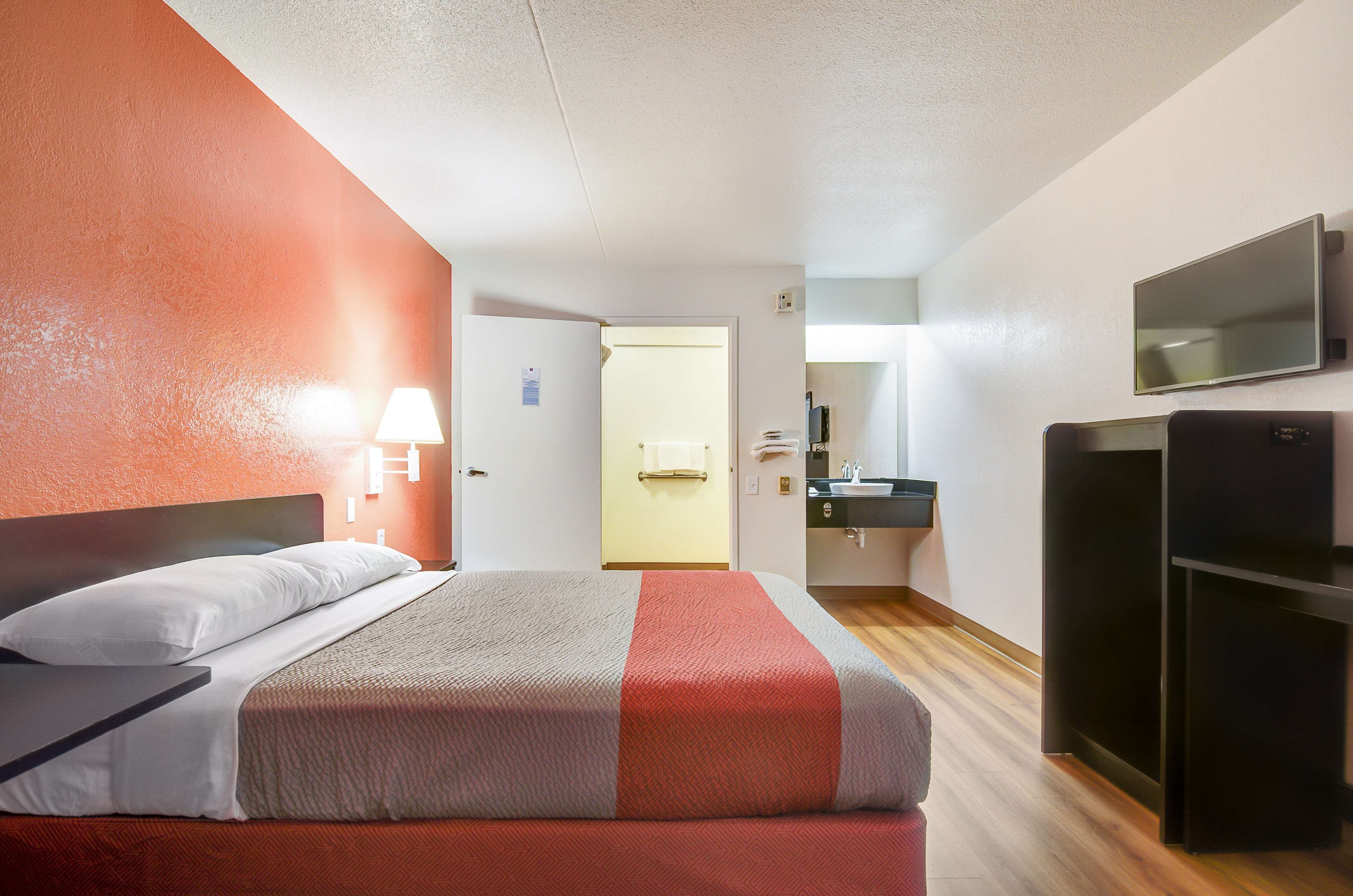 Motel 6 Springfield North