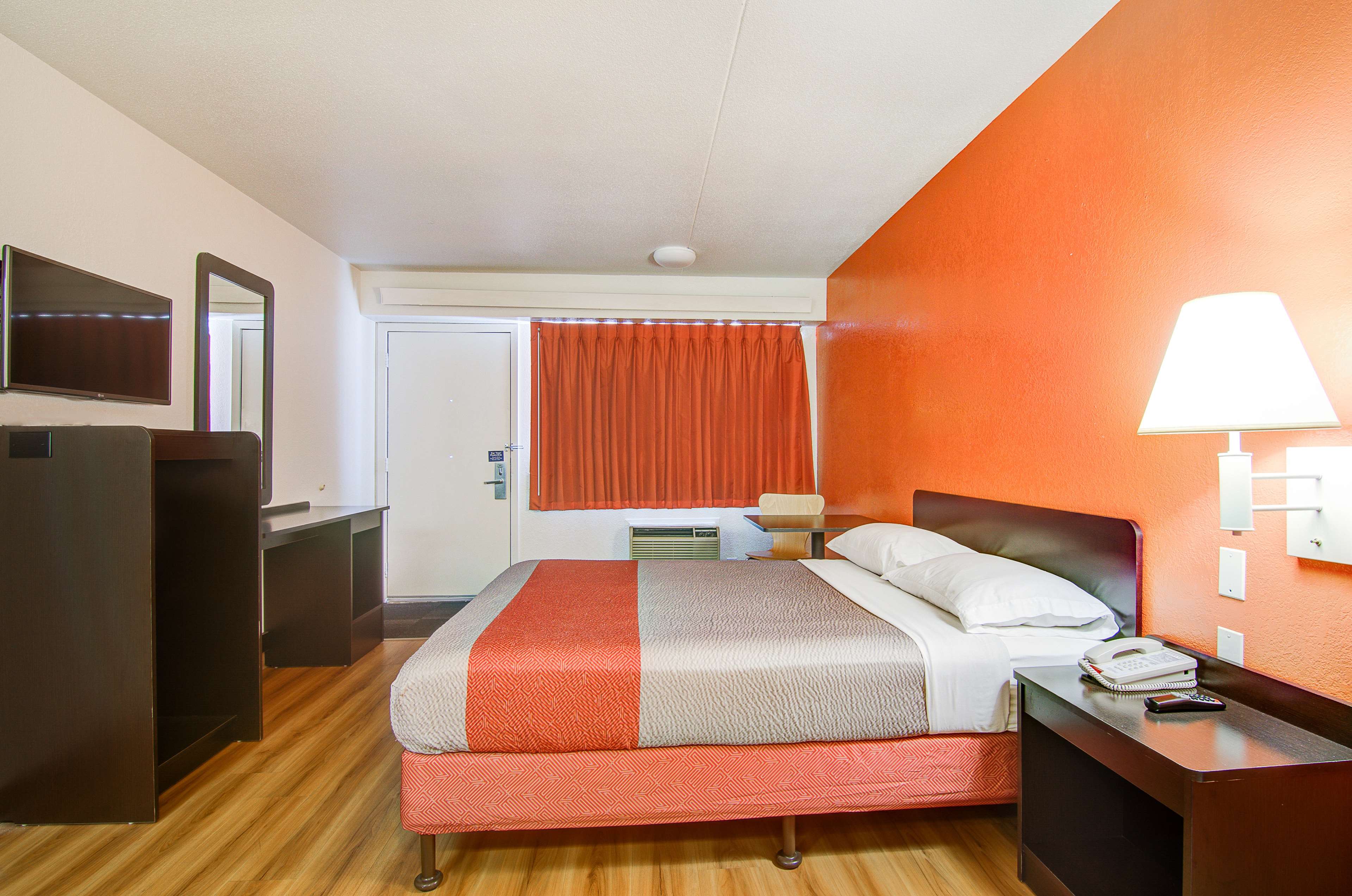 Motel 6 Springfield North