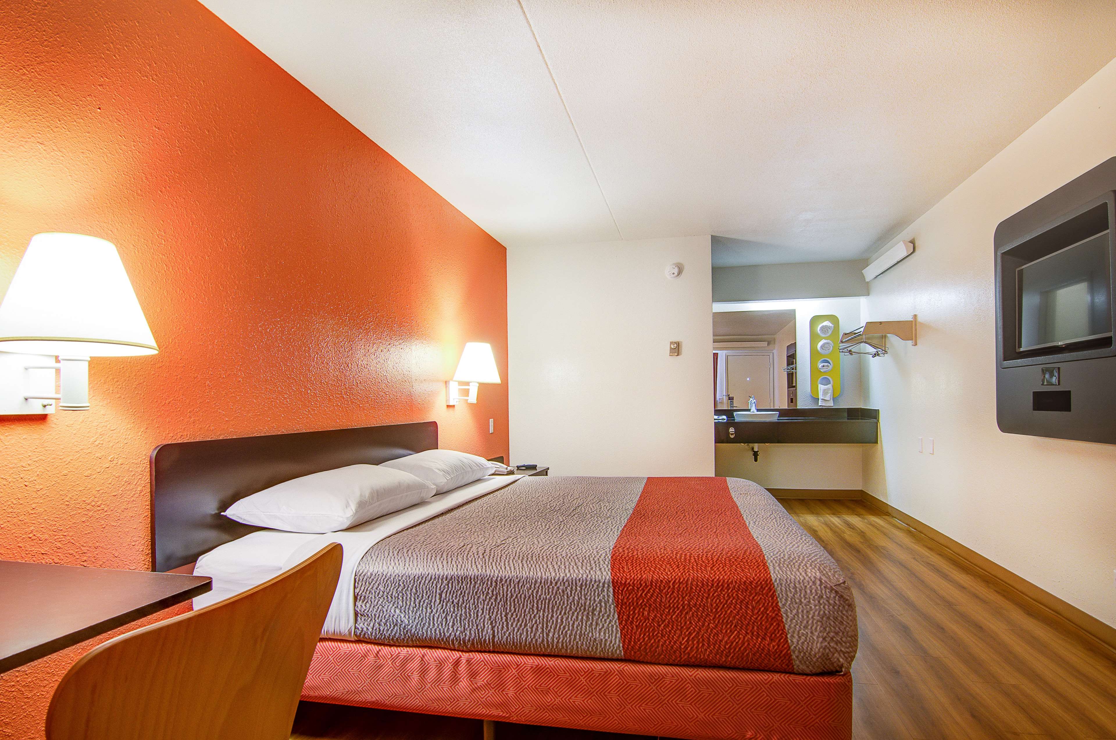 Motel 6 Springfield North