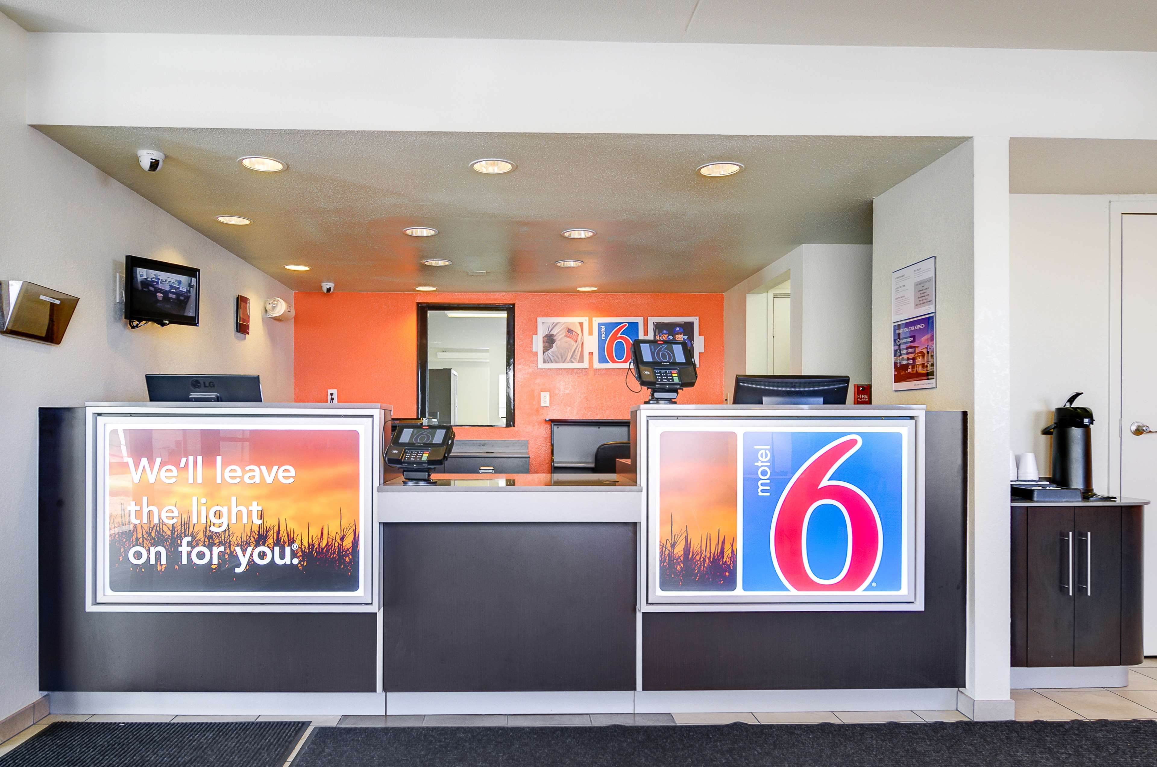 Motel 6 Springfield North