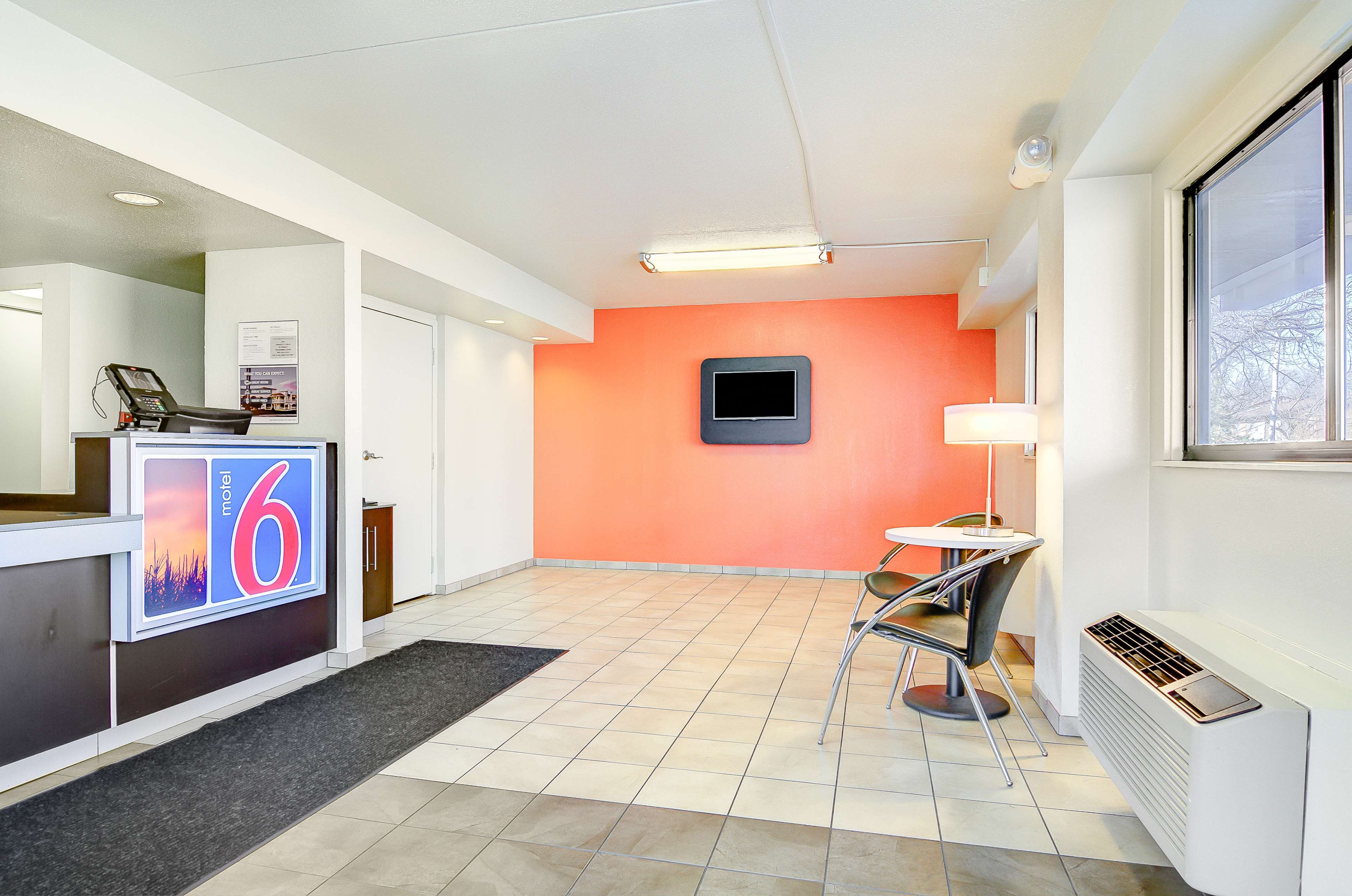 Motel 6 Springfield North