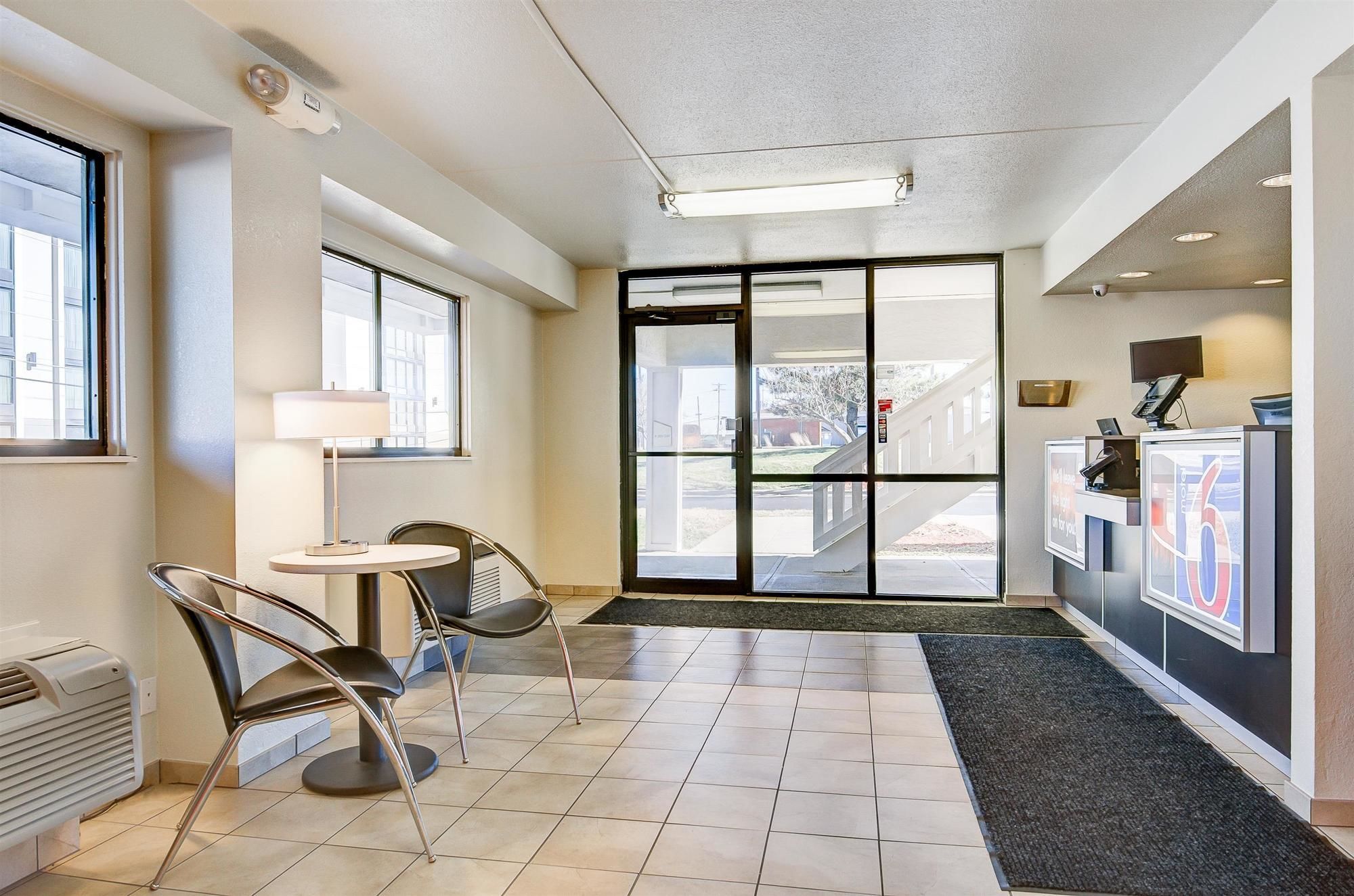Motel 6 Springfield North