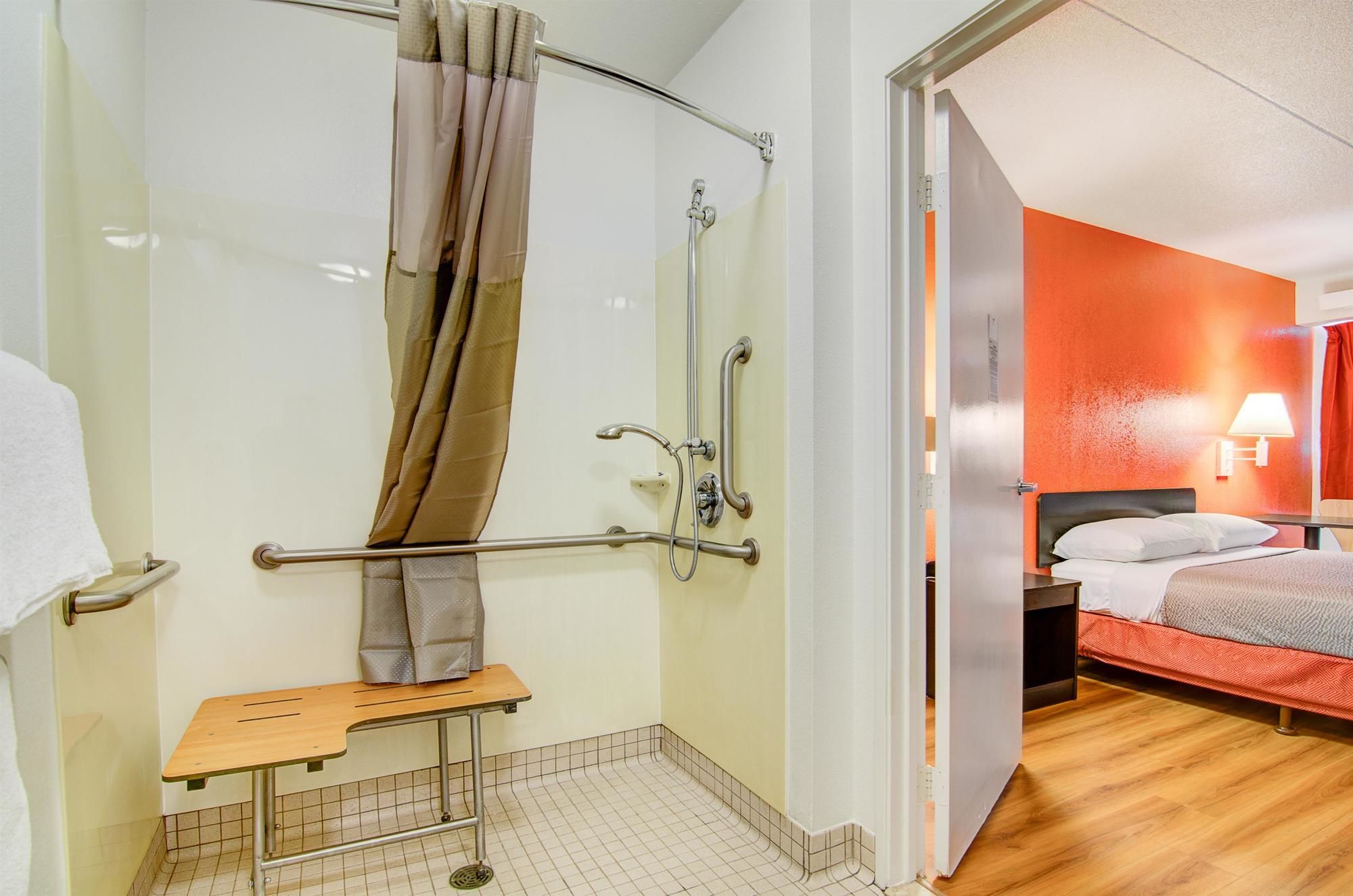 Motel 6 Springfield North