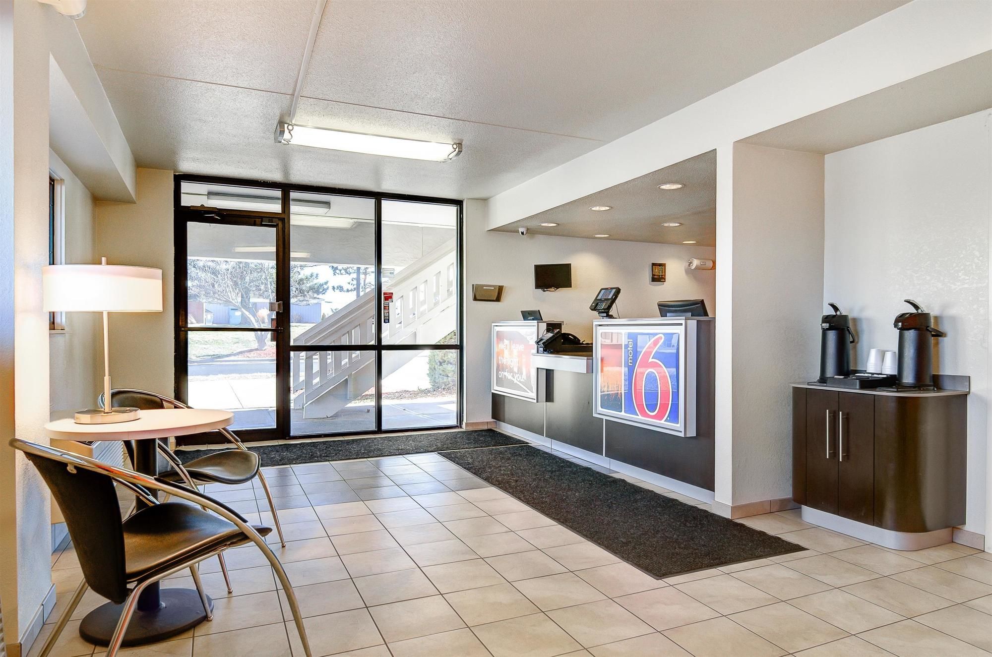 Motel 6 Springfield North