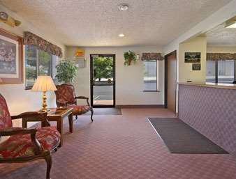 Super 8 by Wyndham Springfield North I-44