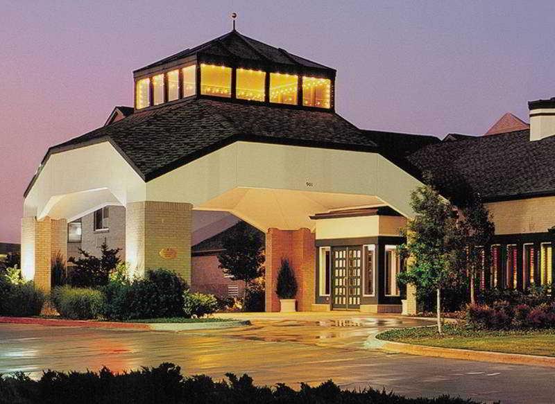 Days Inn & Suites by Wyndham St. Louis/Westport Plaza