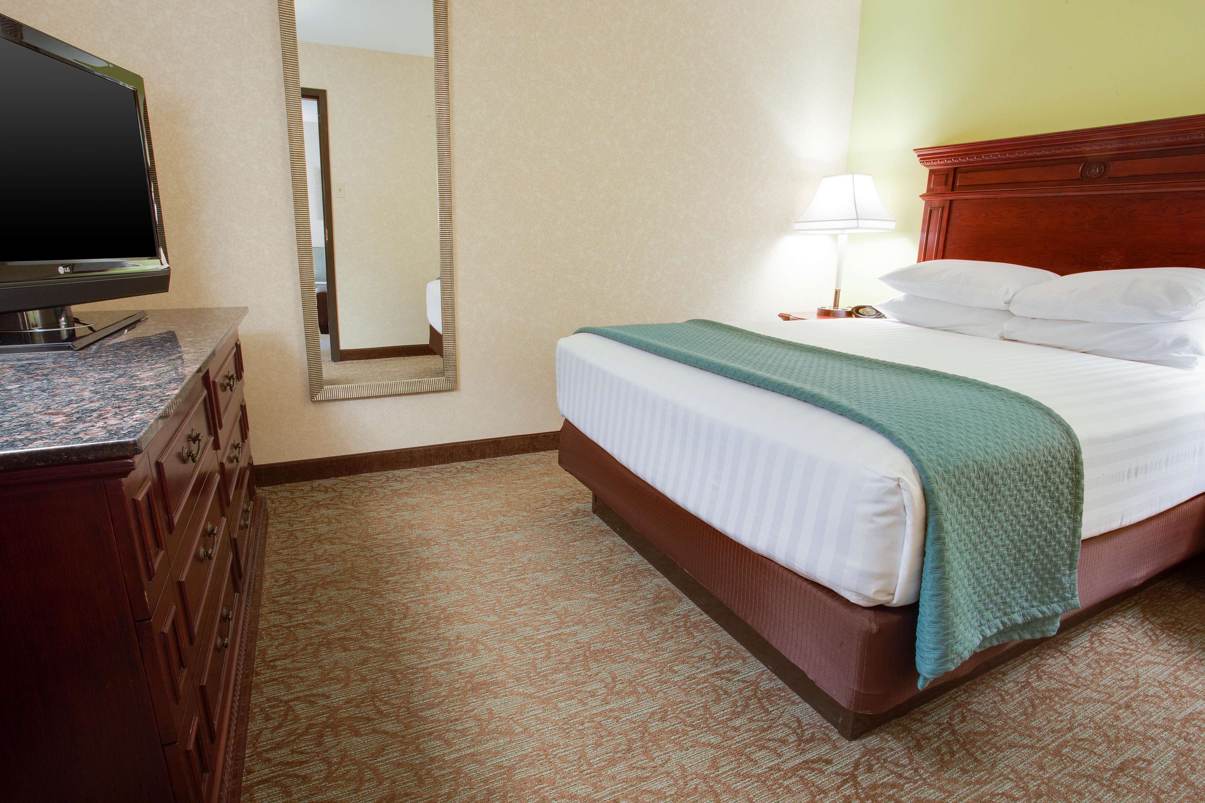 Drury Inn & Suites Convention Center