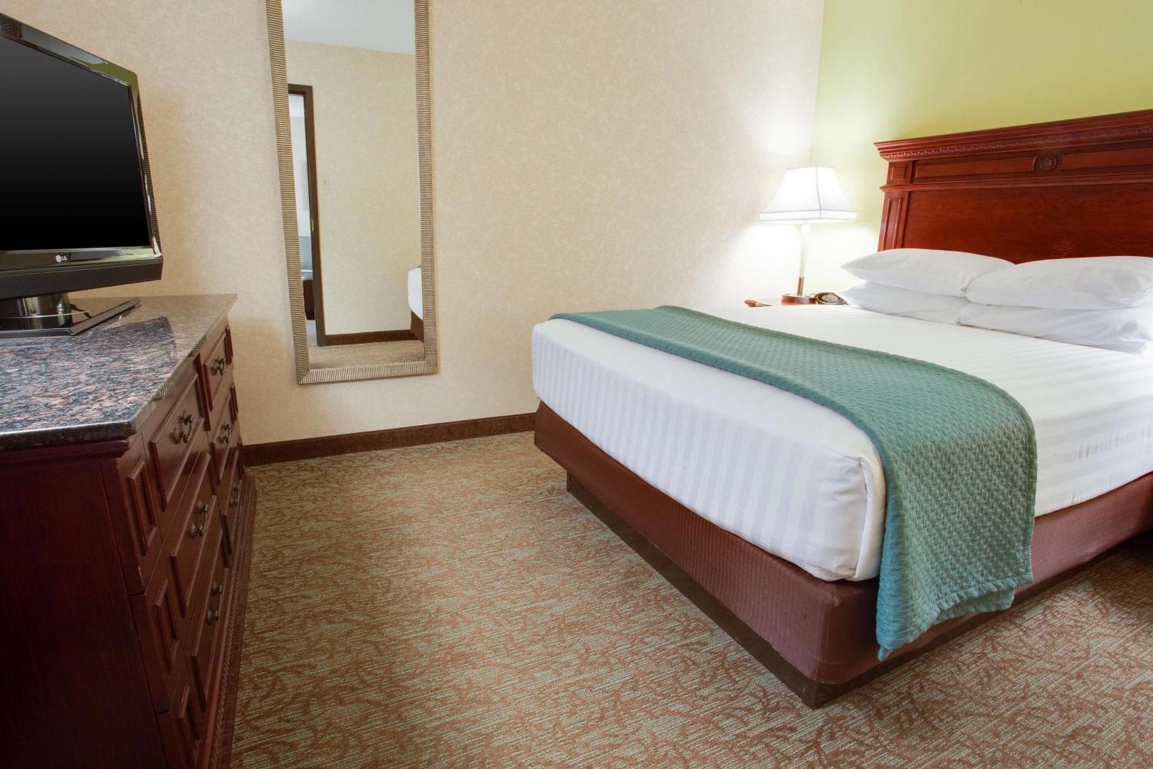 Drury Inn & Suites Convention Center