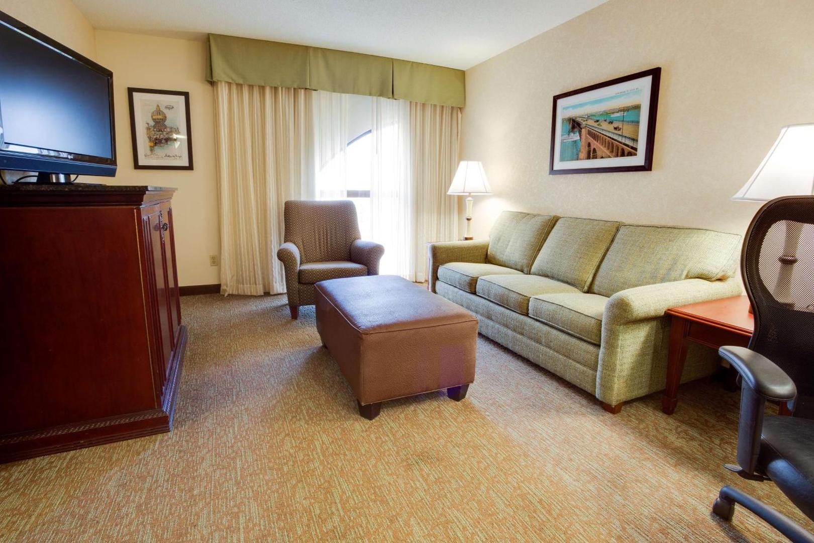 Drury Inn & Suites Convention Center