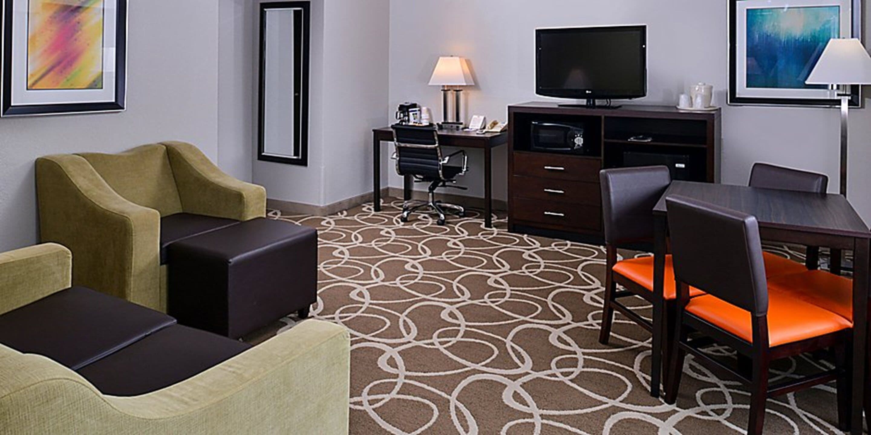 Elimwood Hotel