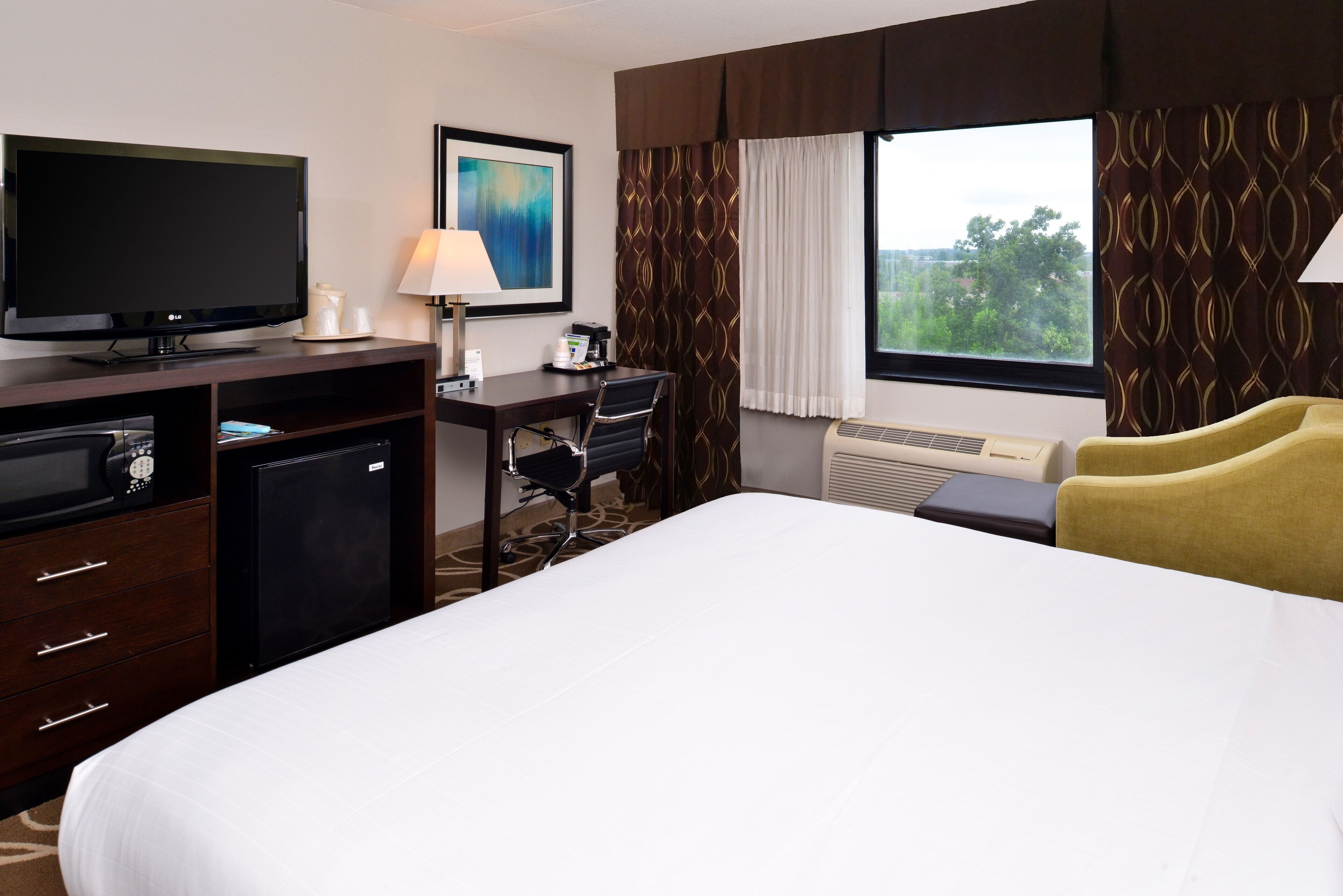 Elimwood Hotel