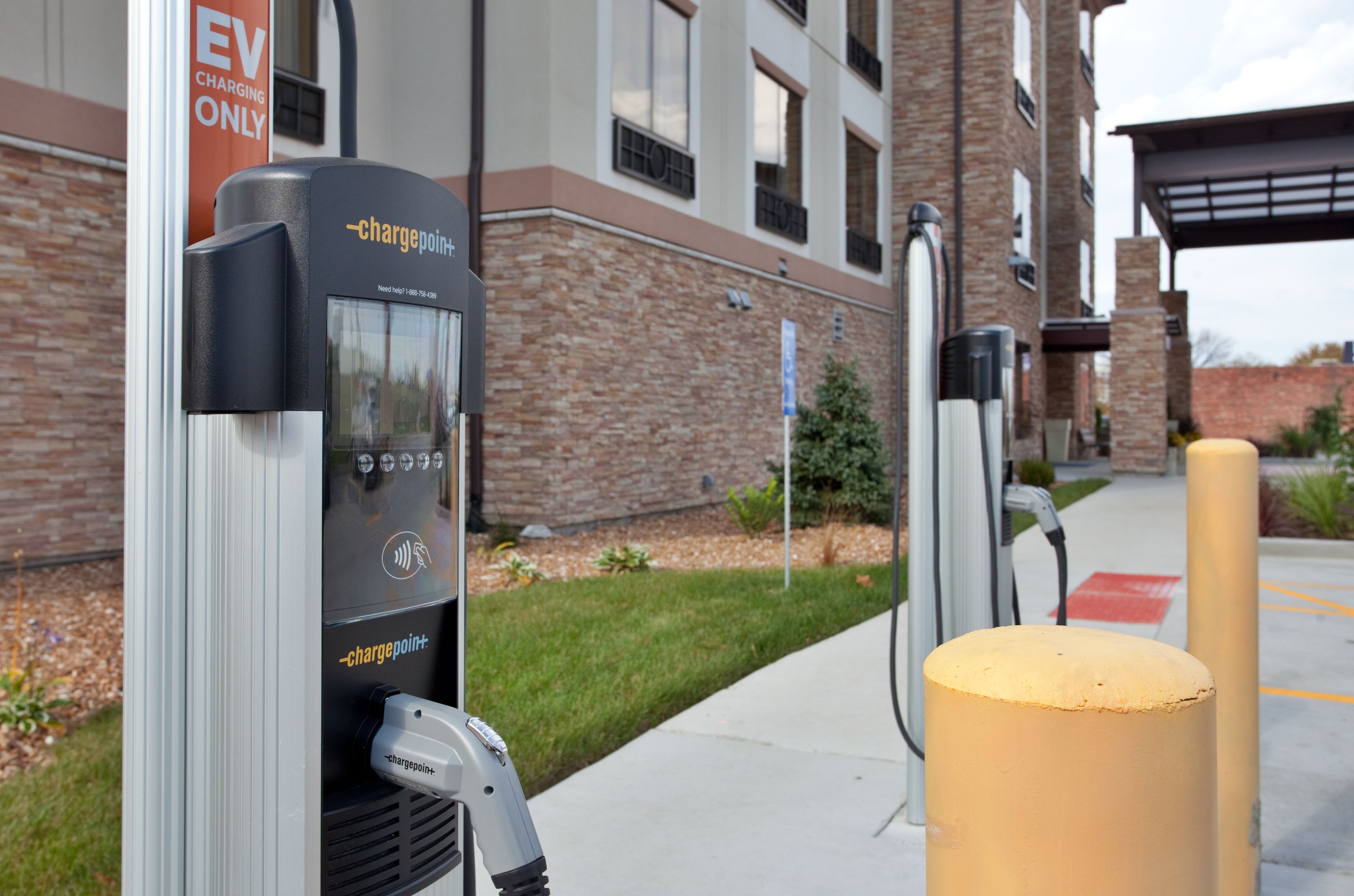 Holiday Inn Express & Suites St Louis Airport