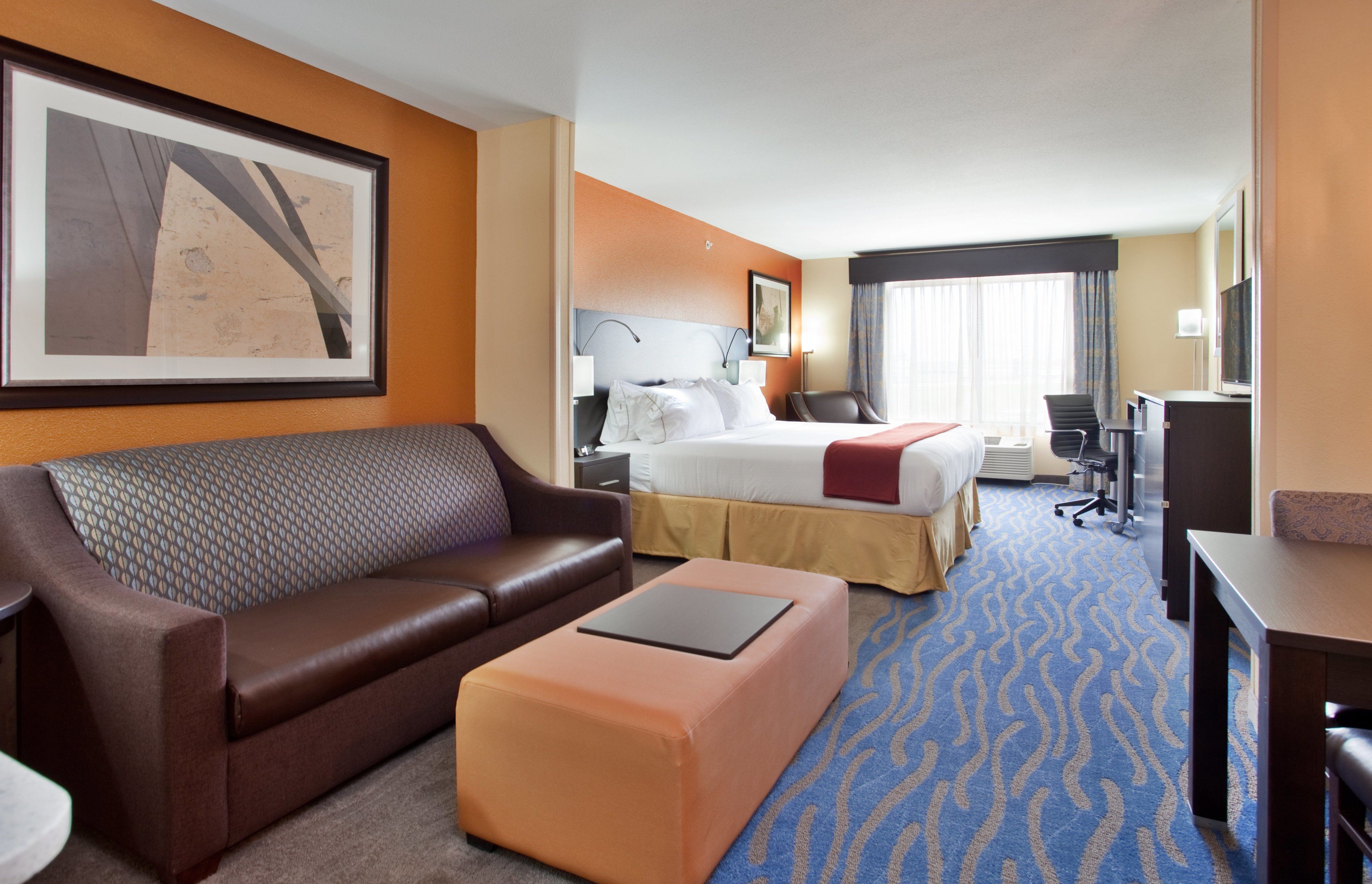 Holiday Inn Express & Suites St Louis Airport
