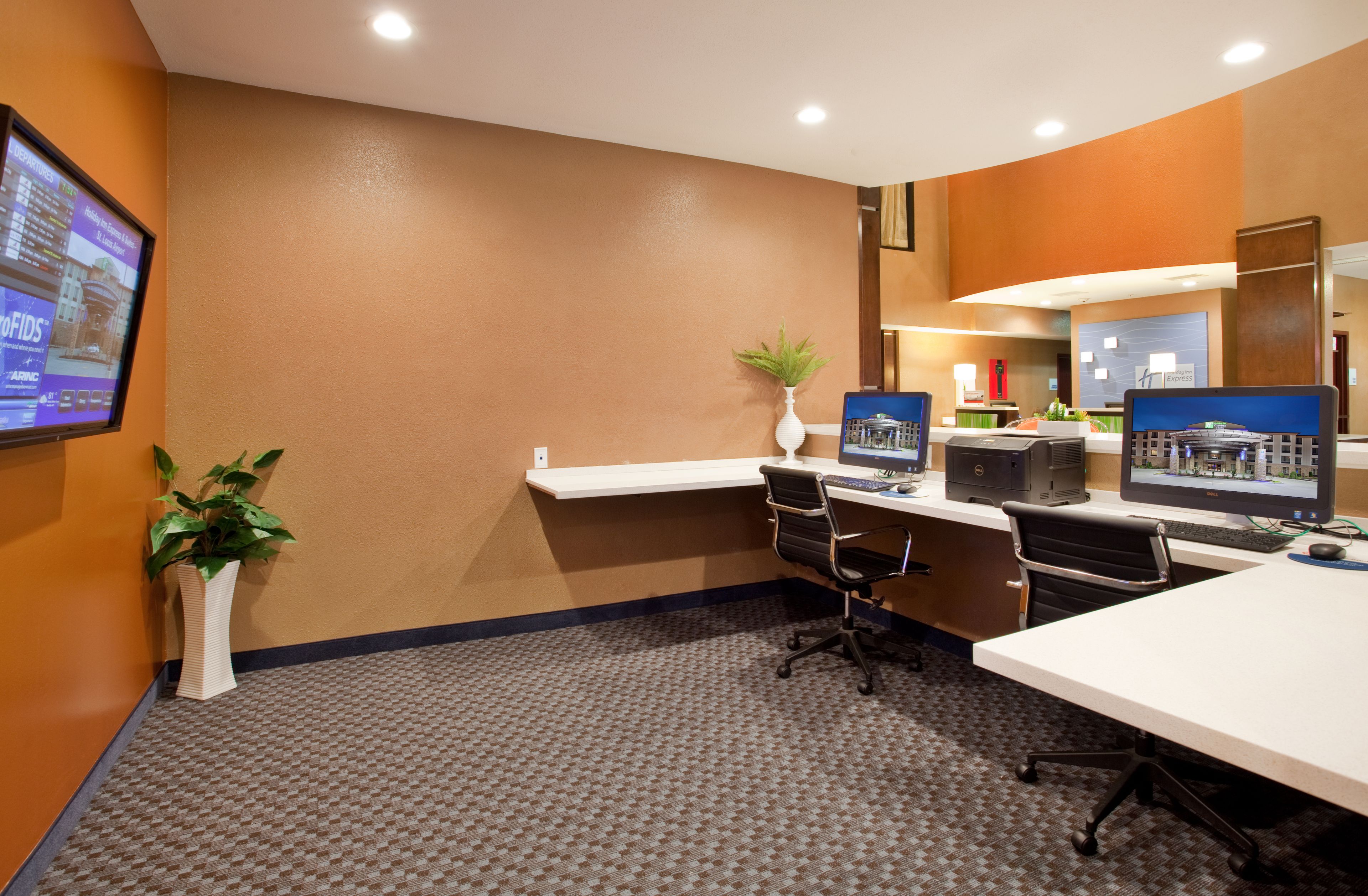 Holiday Inn Express & Suites St Louis Airport