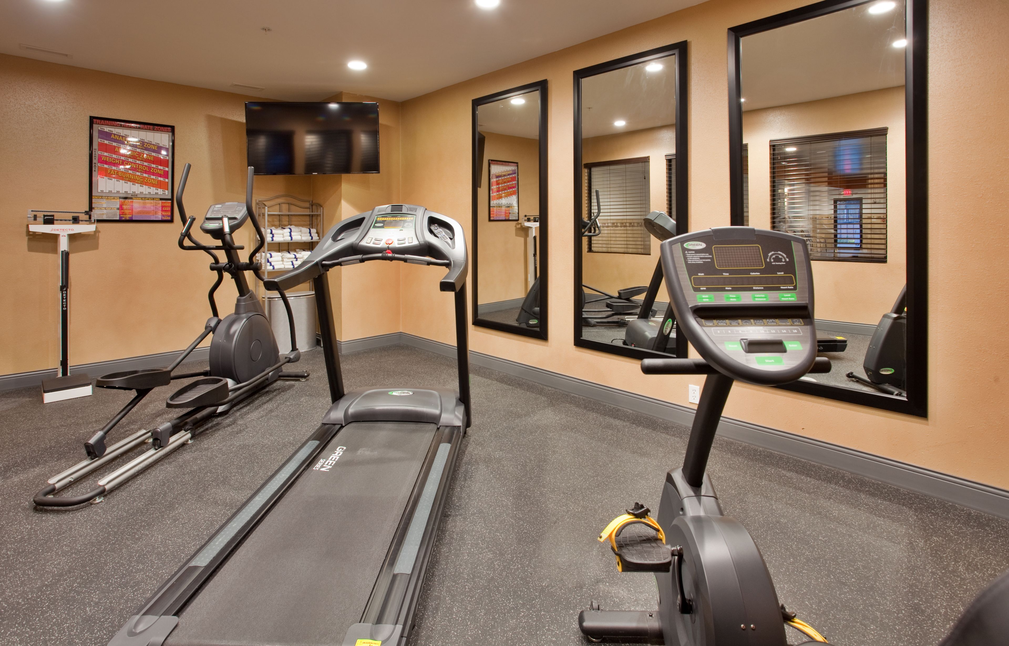 Holiday Inn Express & Suites St Louis Airport