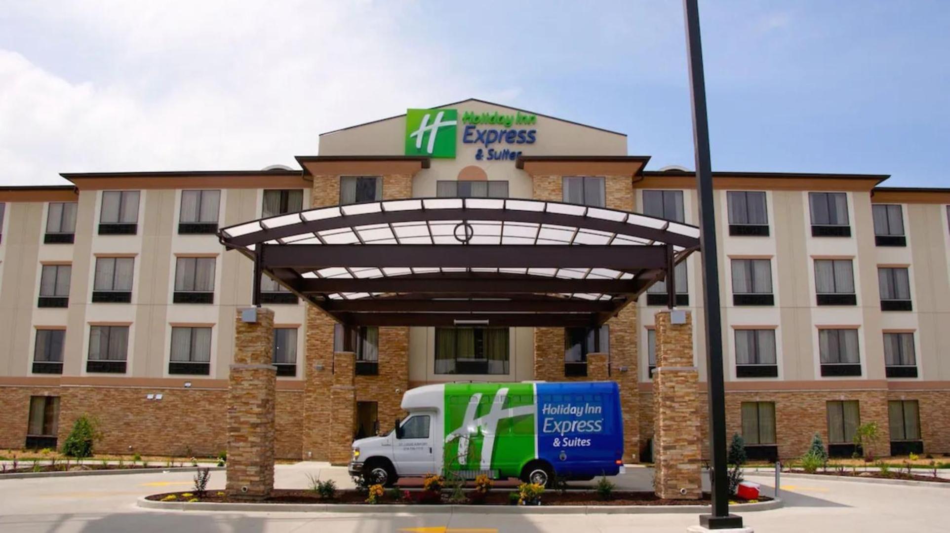 Holiday Inn Express & Suites St Louis Airport
