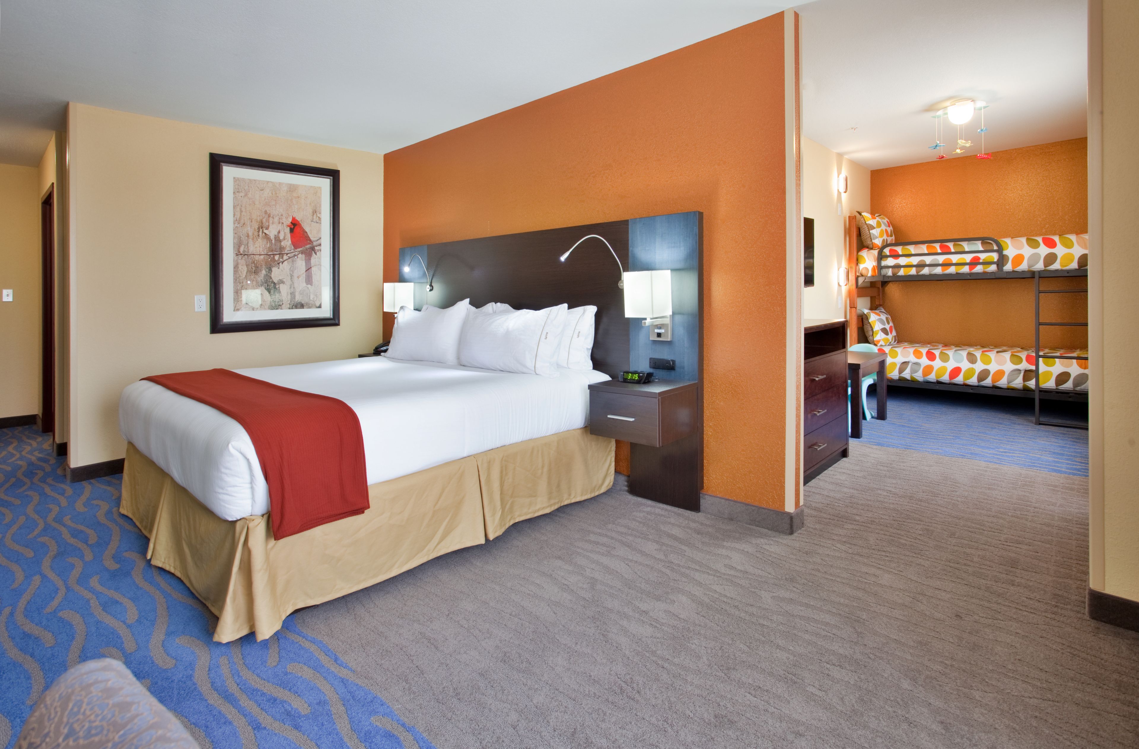 Holiday Inn Express & Suites St Louis Airport