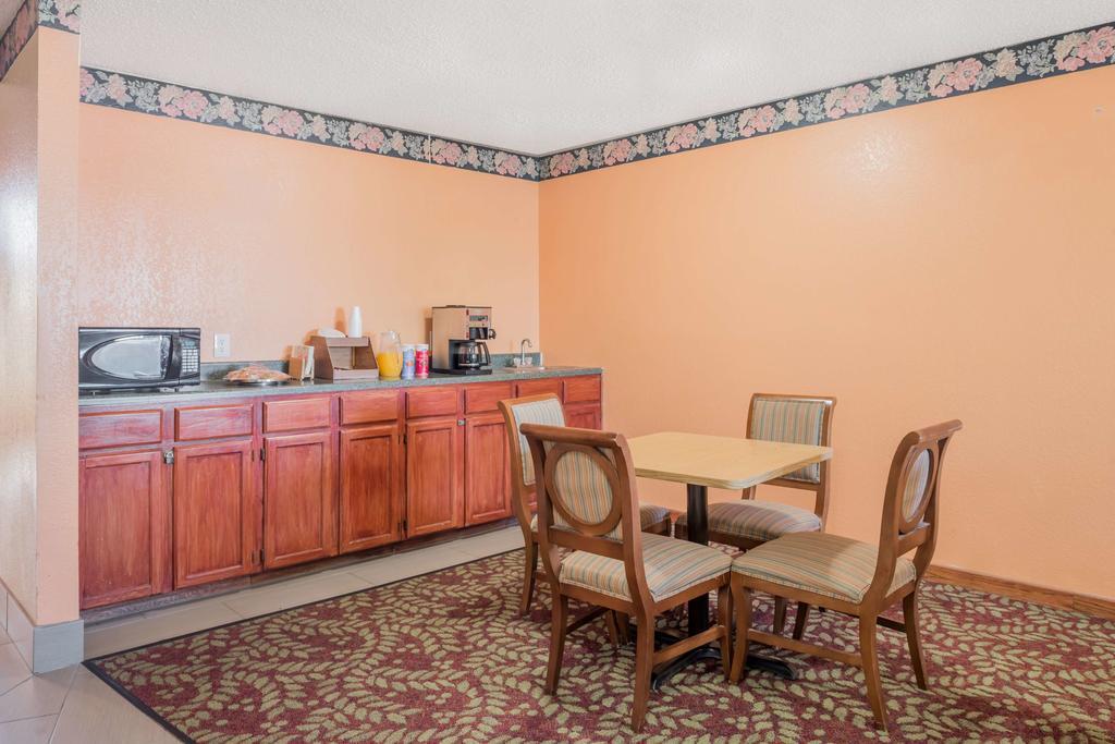 Knights Inn Ferguson