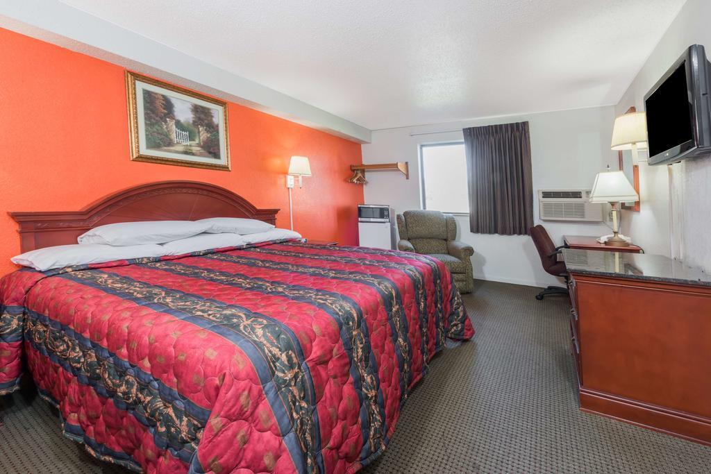 Knights Inn Ferguson