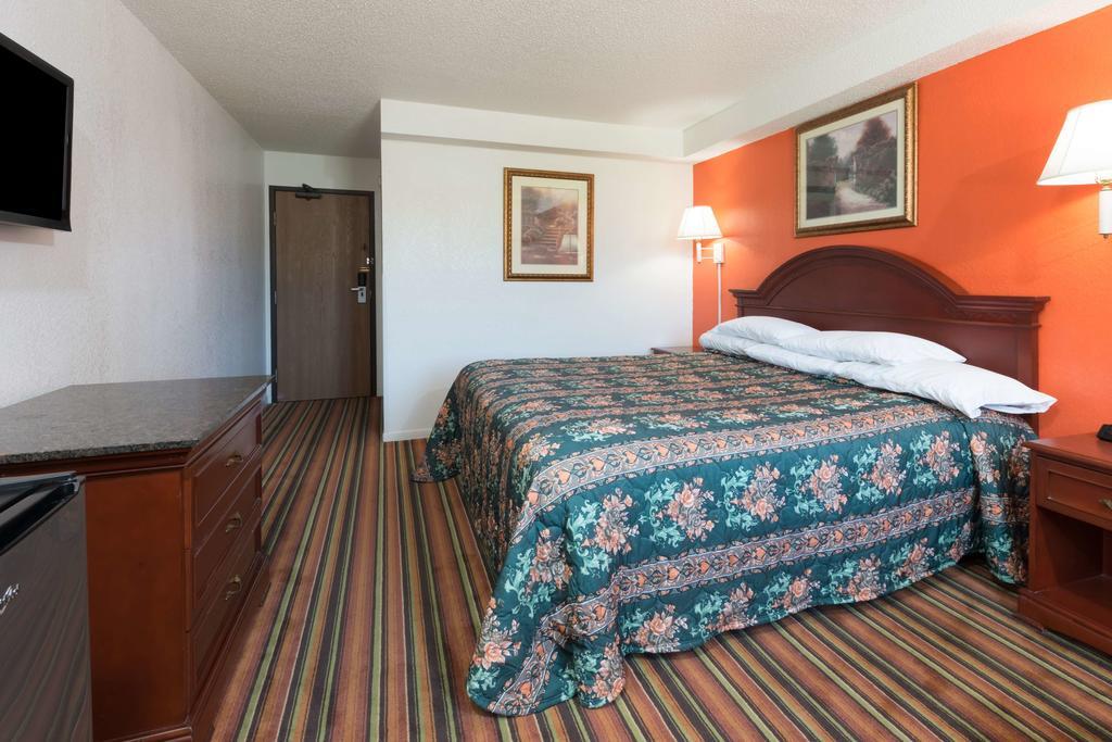 Knights Inn Ferguson