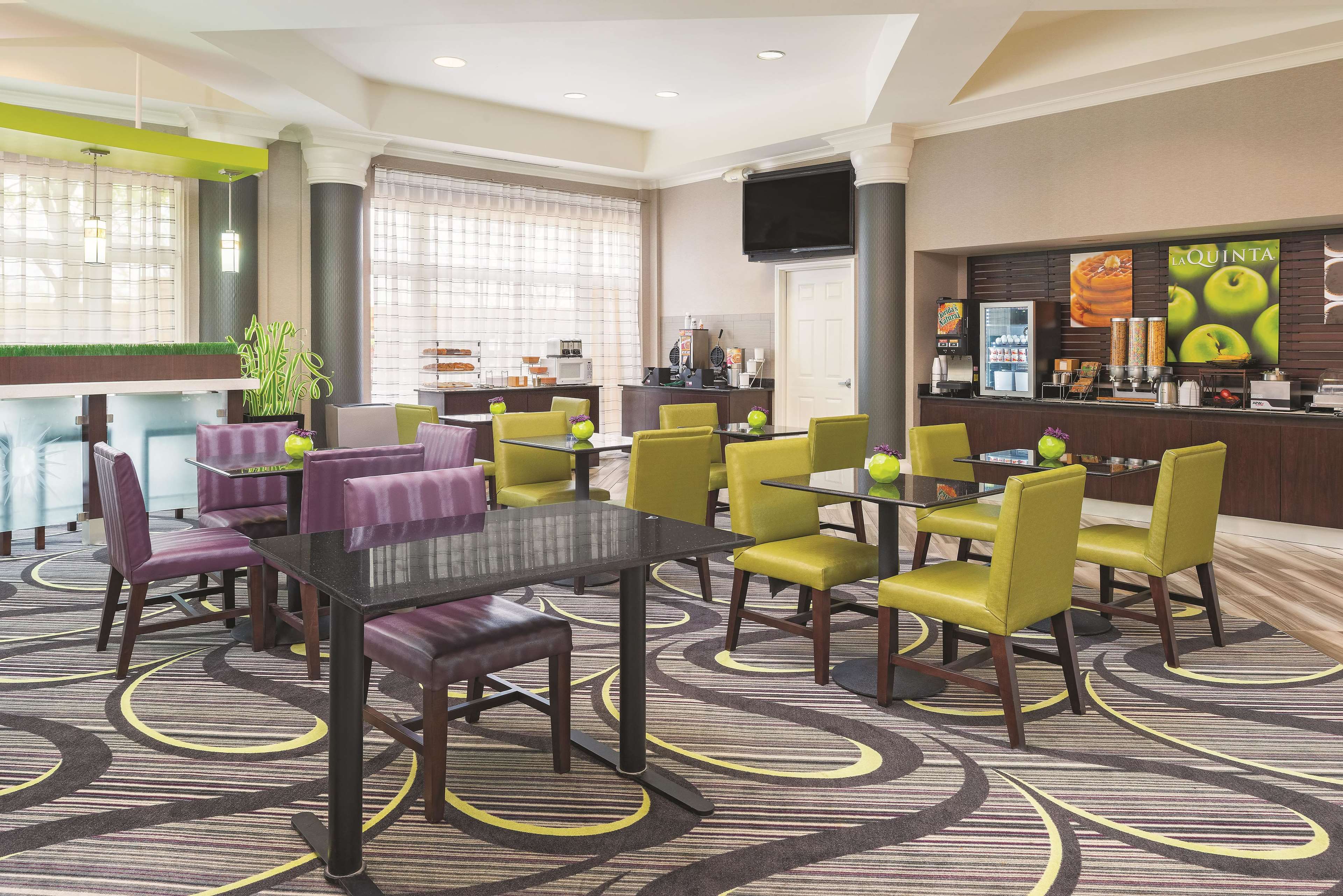 La Quinta Inn & Suites by Wyndham St. Louis Westport