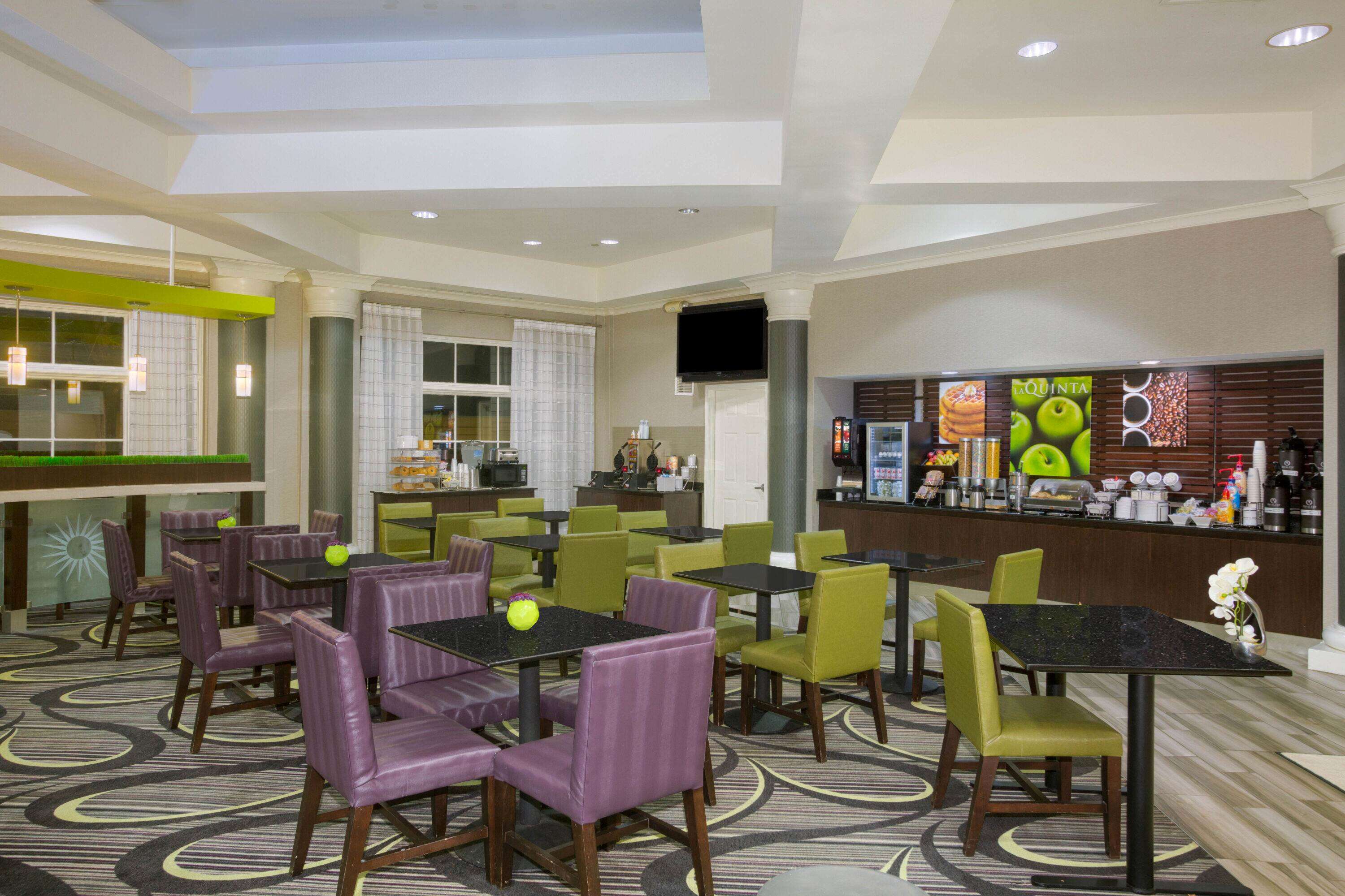 La Quinta Inn & Suites by Wyndham St. Louis Westport