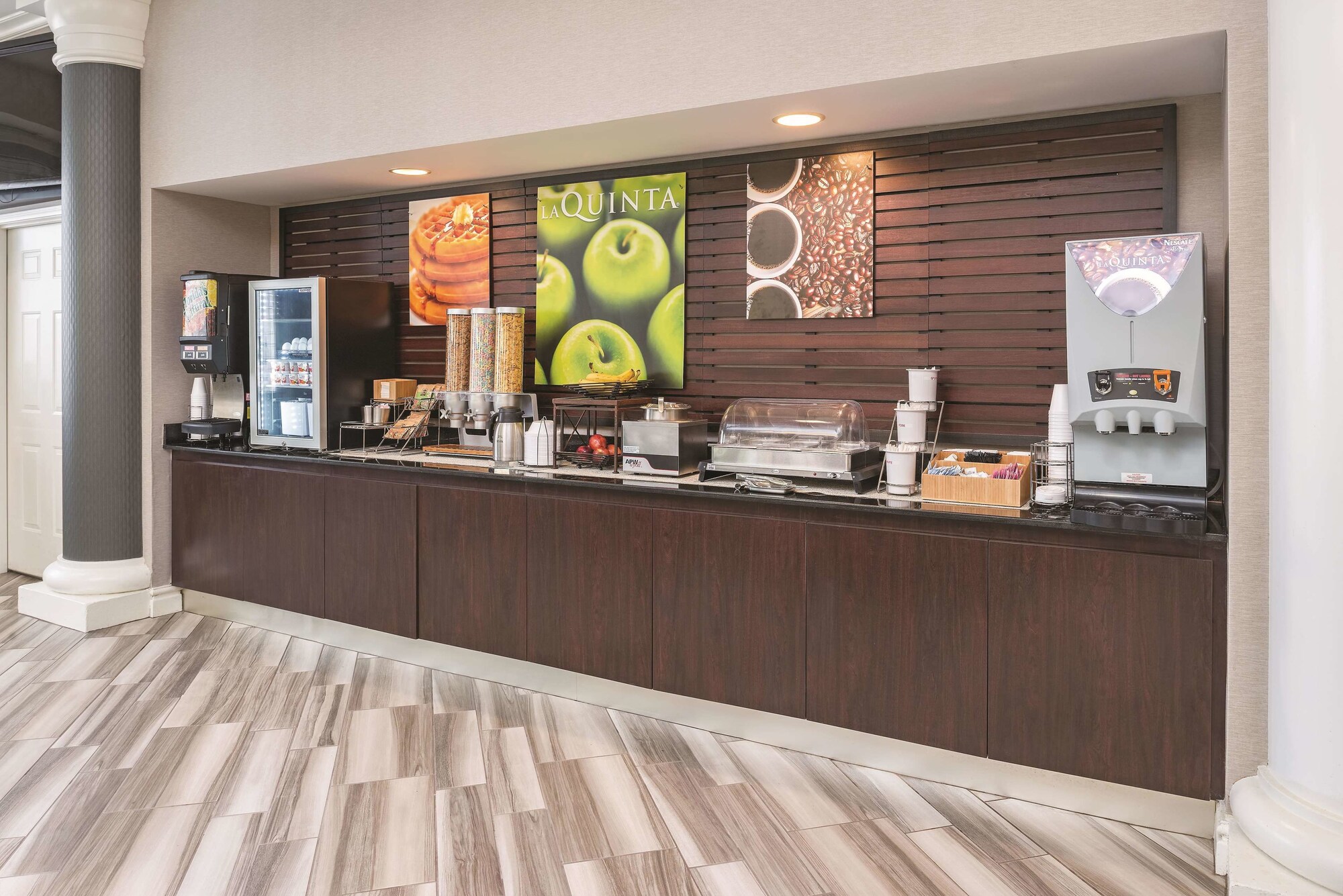 La Quinta Inn & Suites by Wyndham St. Louis Westport
