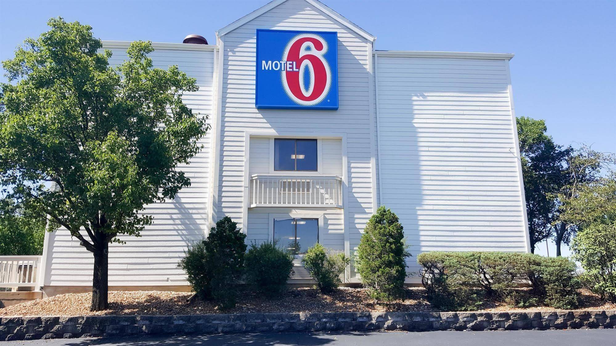 Motel 6 Maryland Heights