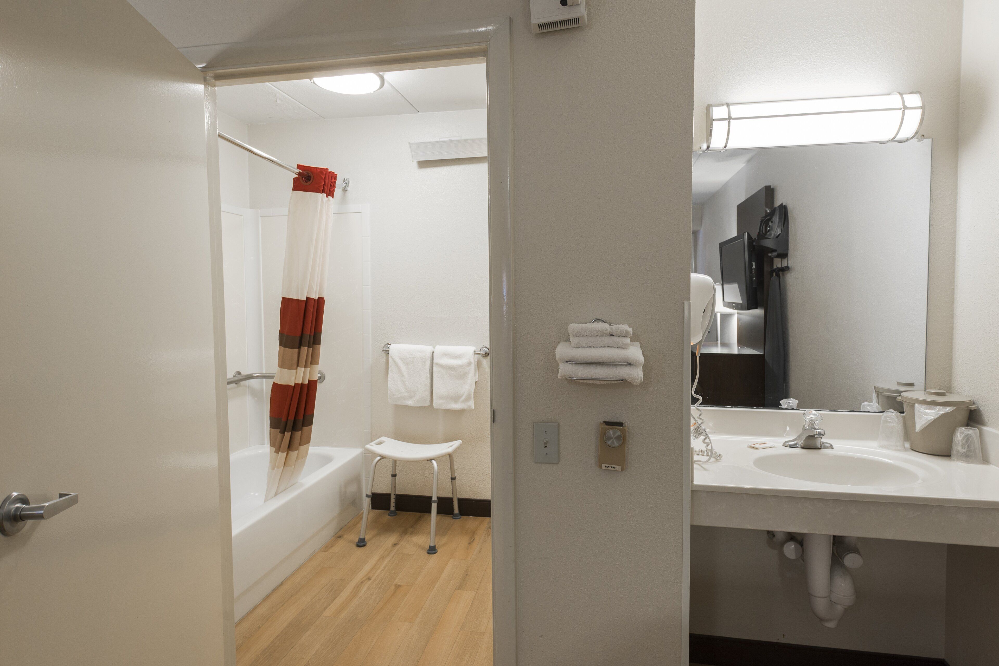 Red Roof PLUS+ St Louis - Forest Park/Hampton Ave