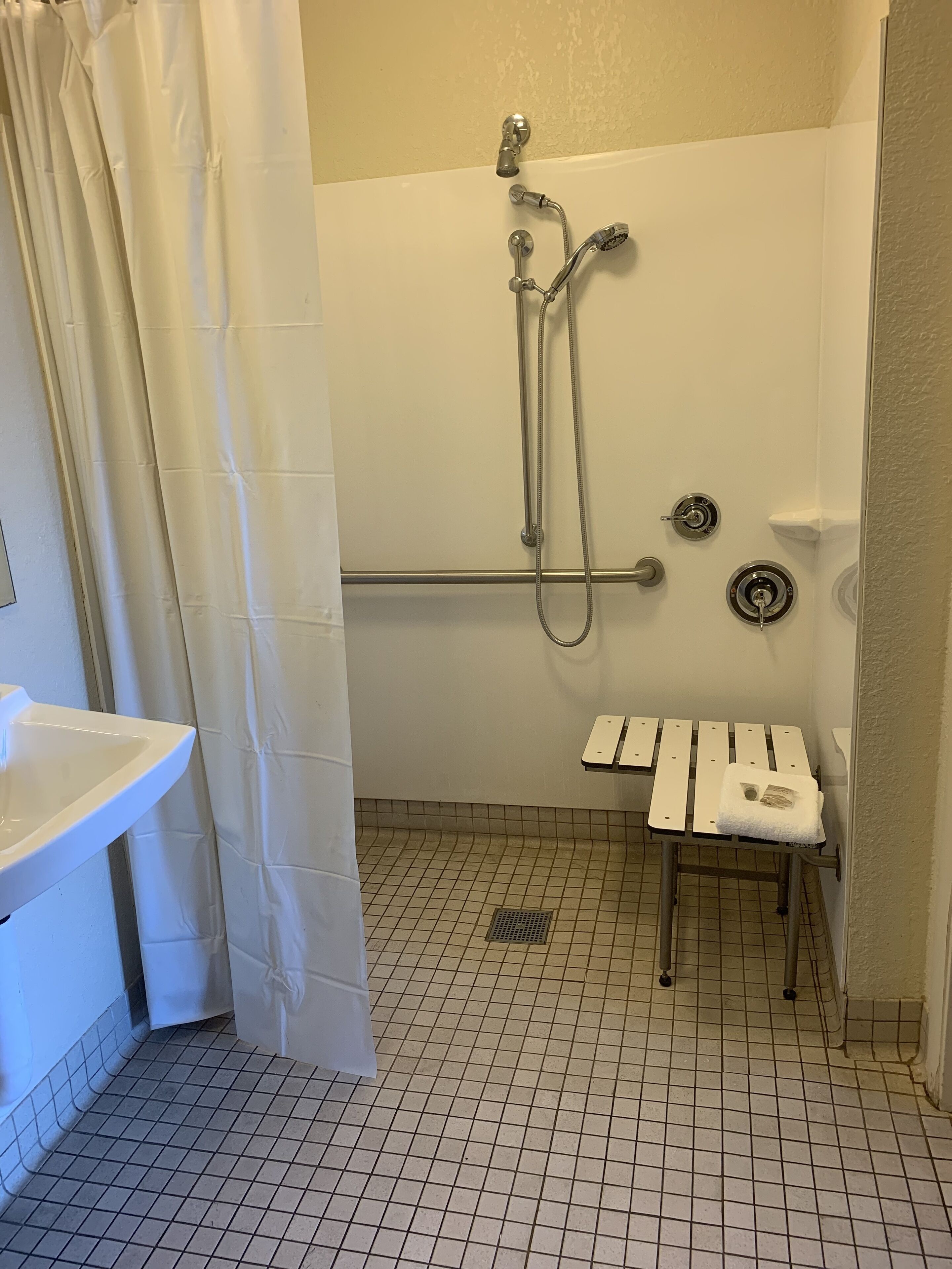 Red Roof PLUS+ St Louis - Forest Park/Hampton Ave