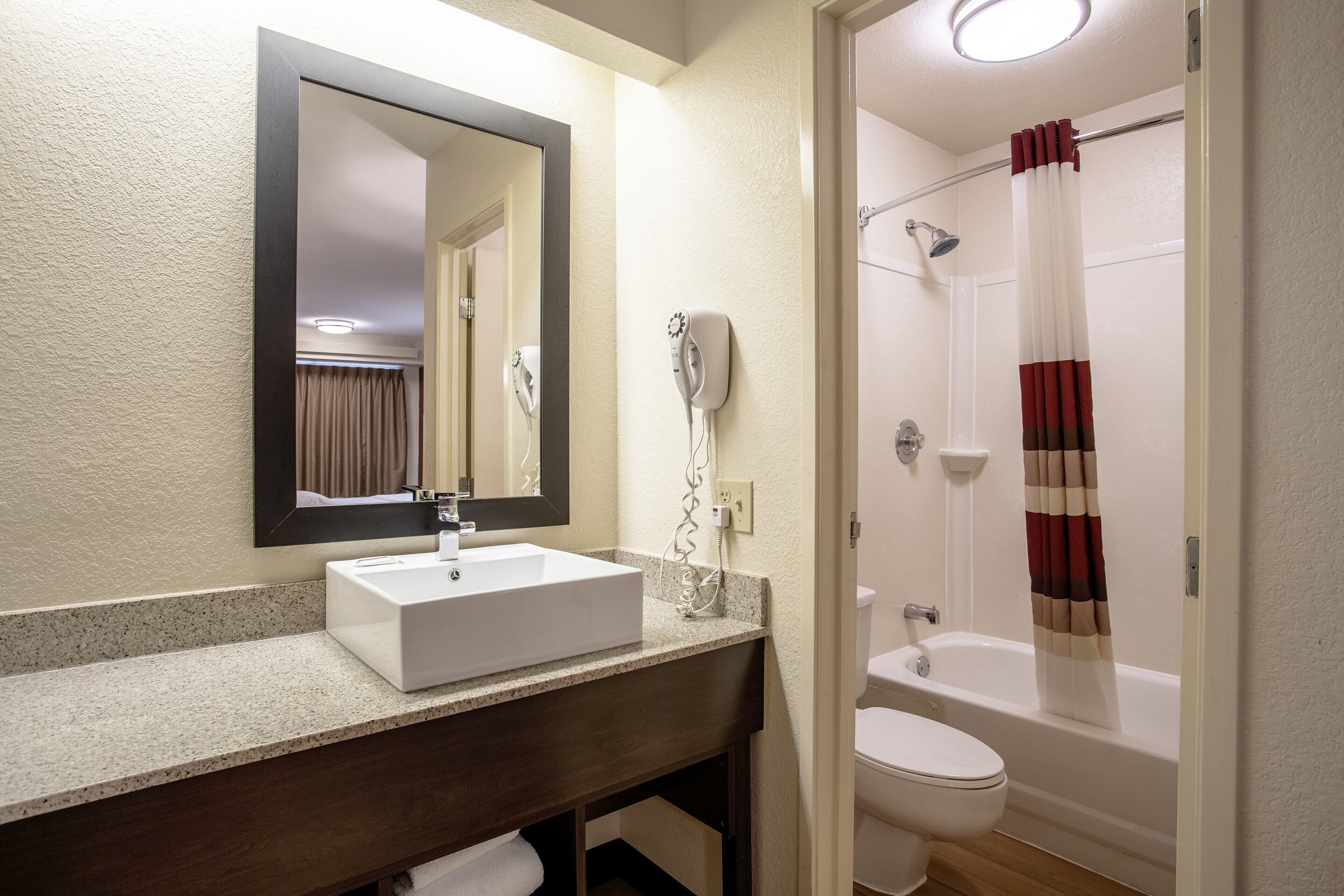 Red Roof PLUS+ St Louis - Forest Park/Hampton Ave