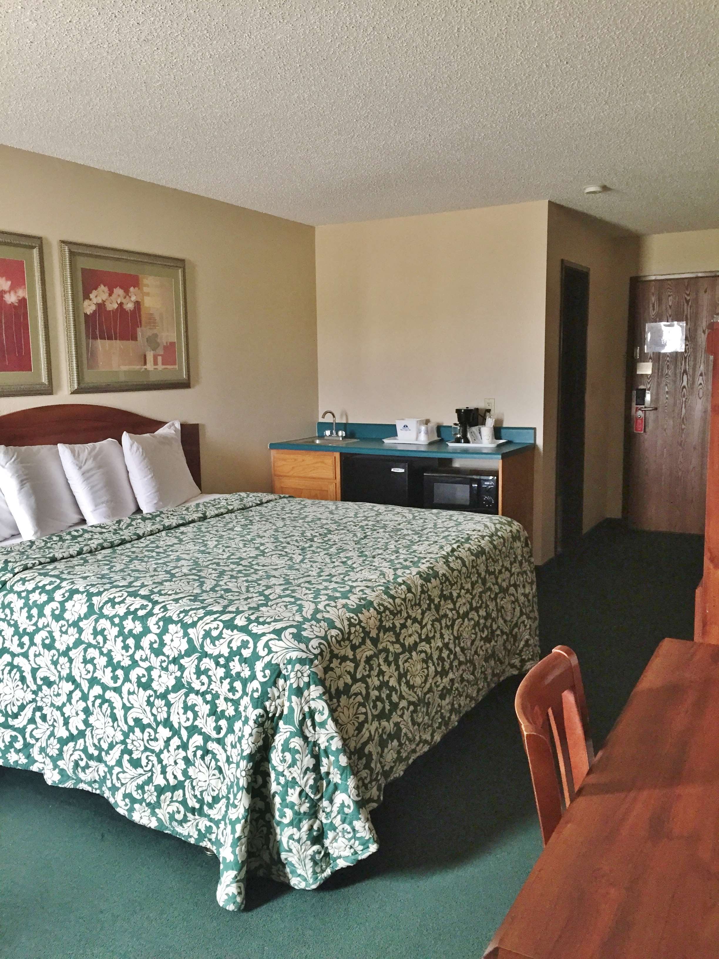 Americas Best Value Inn St. Louis South