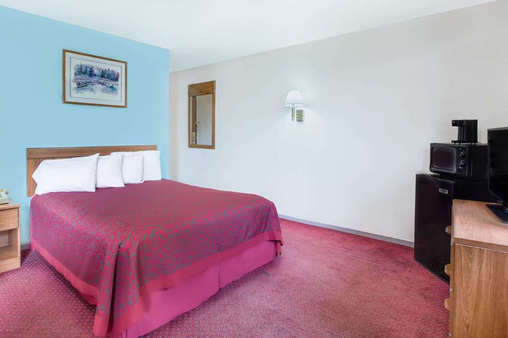 Days Inn by Wyndham Warrensburg