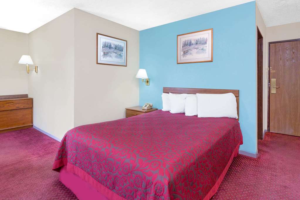 Days Inn by Wyndham Warrensburg