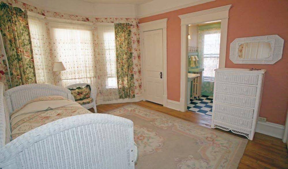 Hickory House Inn